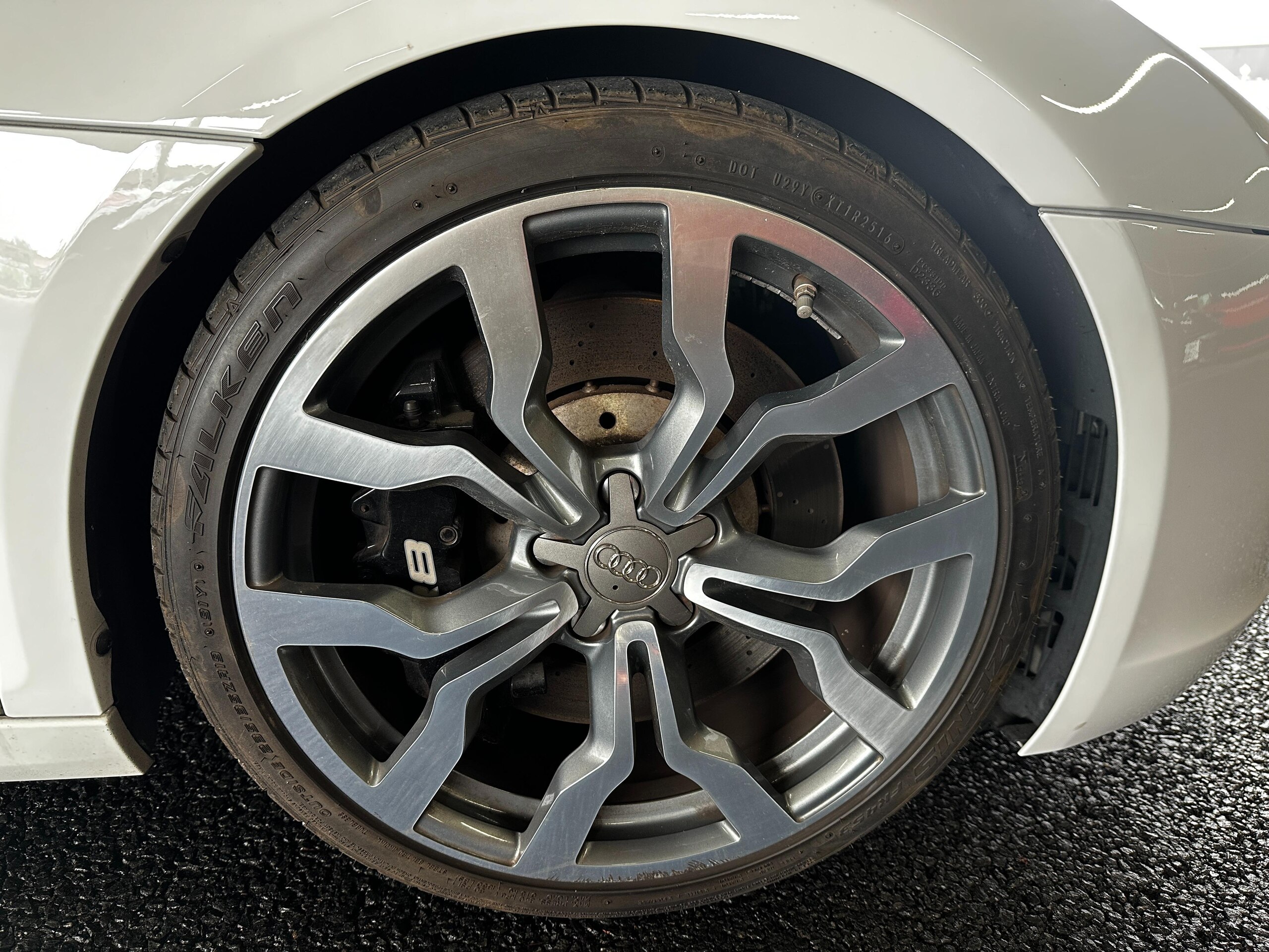 Audi R8 5.2 FSI Quattro (photo: 18)