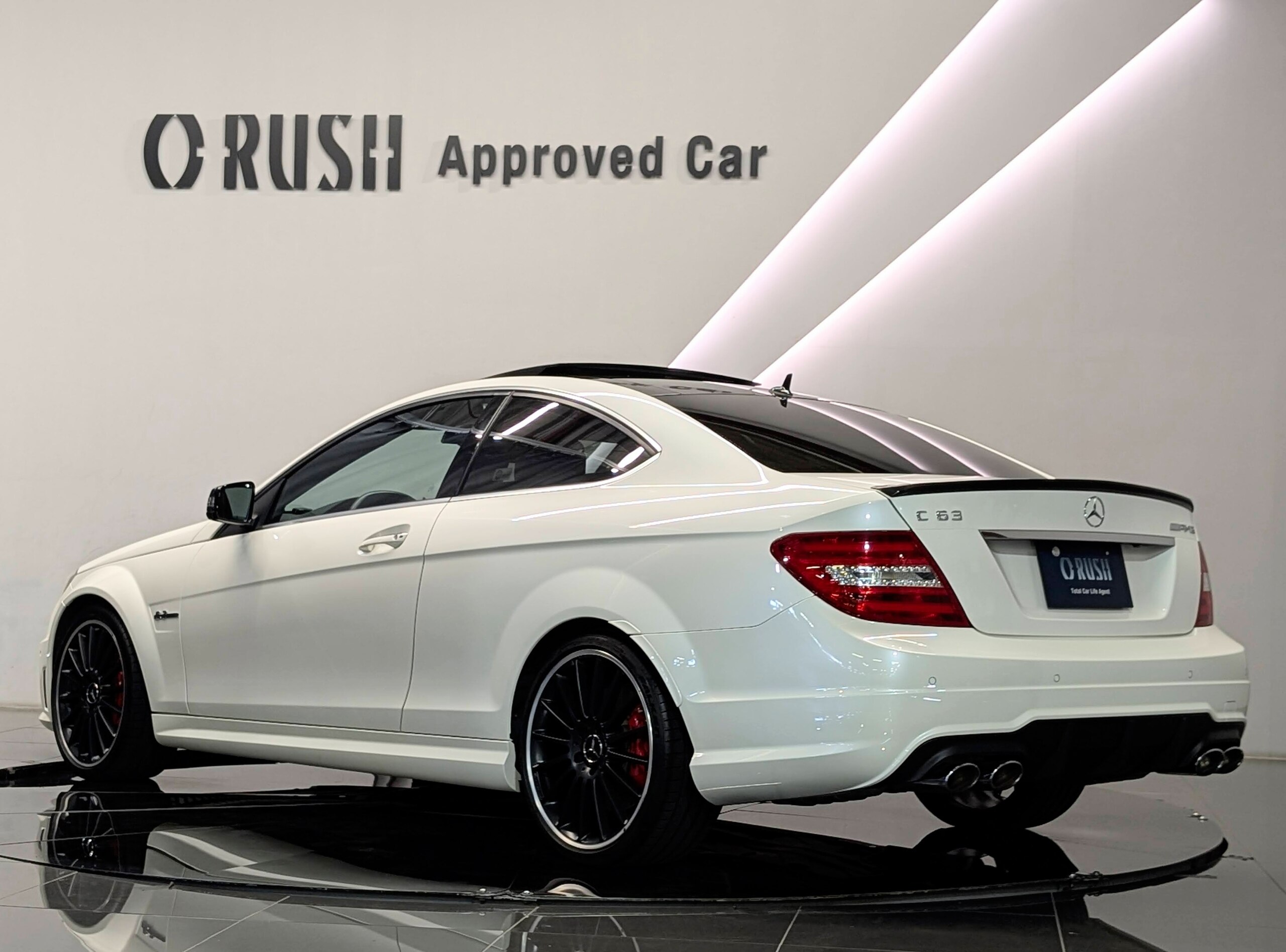 Mercedes Benz C63 AMG (photo: 4)