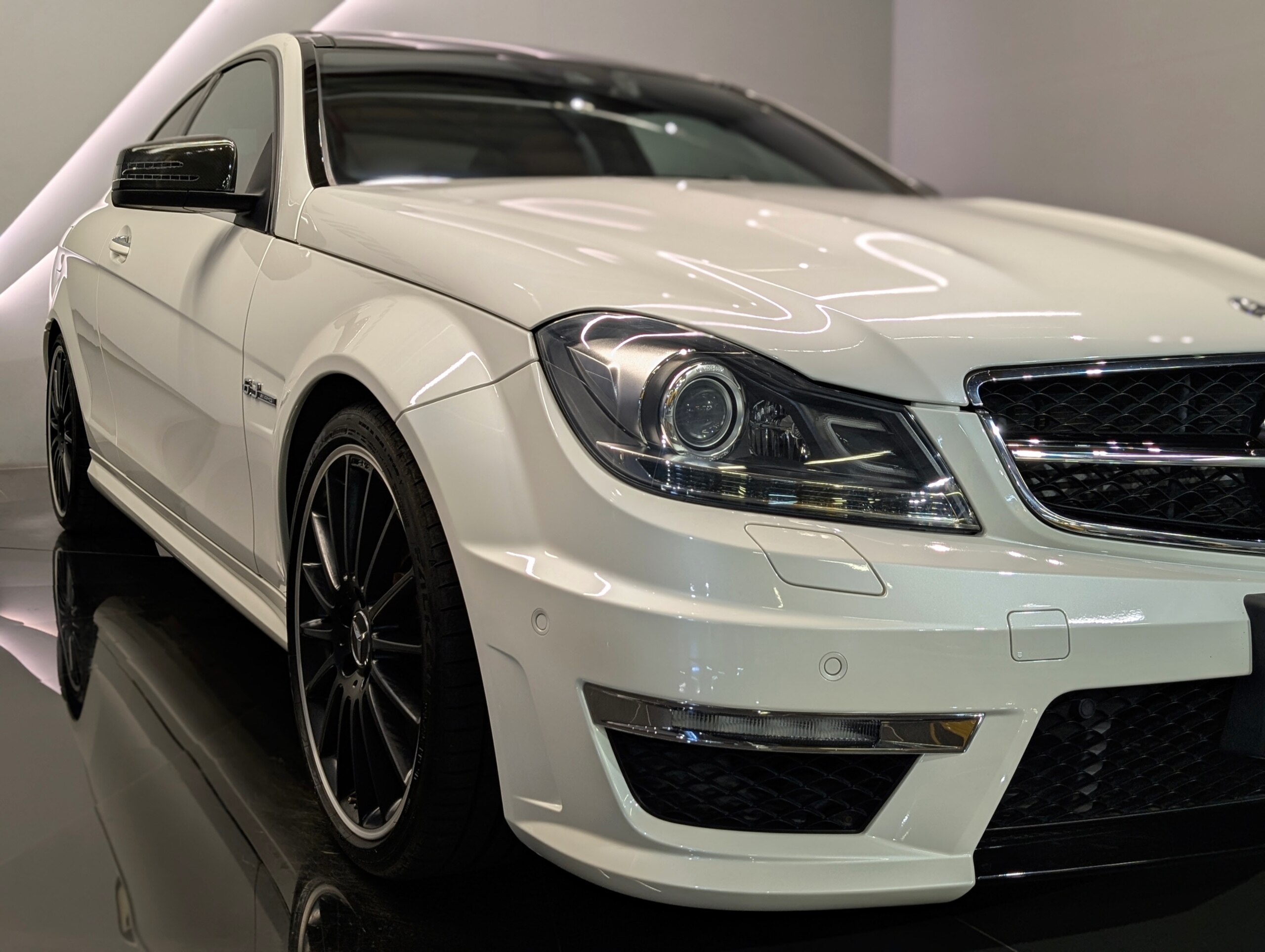 Mercedes Benz C63 AMG (photo: 18)