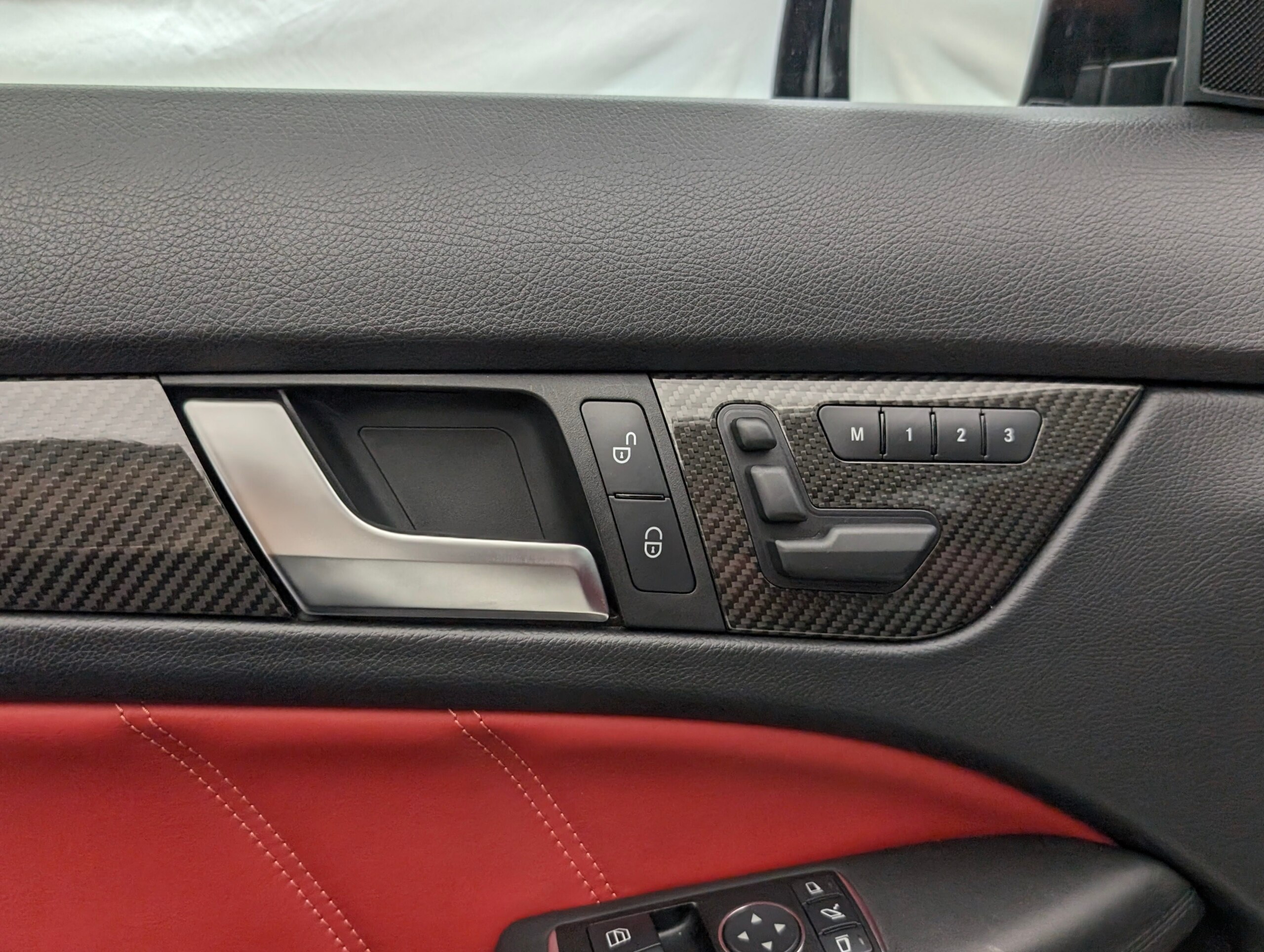Mercedes Benz C63 AMG (photo: 9)