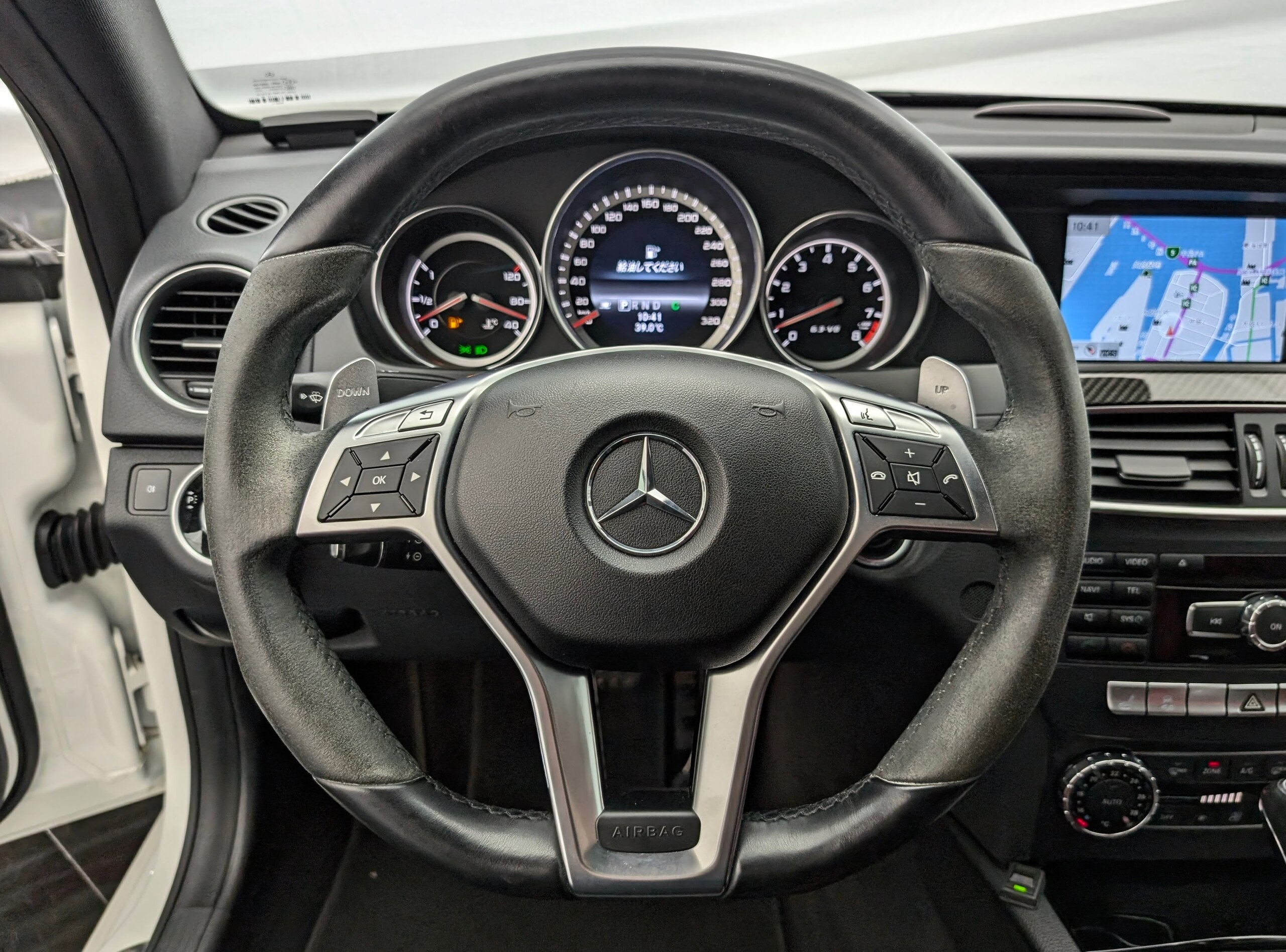 Mercedes Benz C63 AMG (photo: 11)