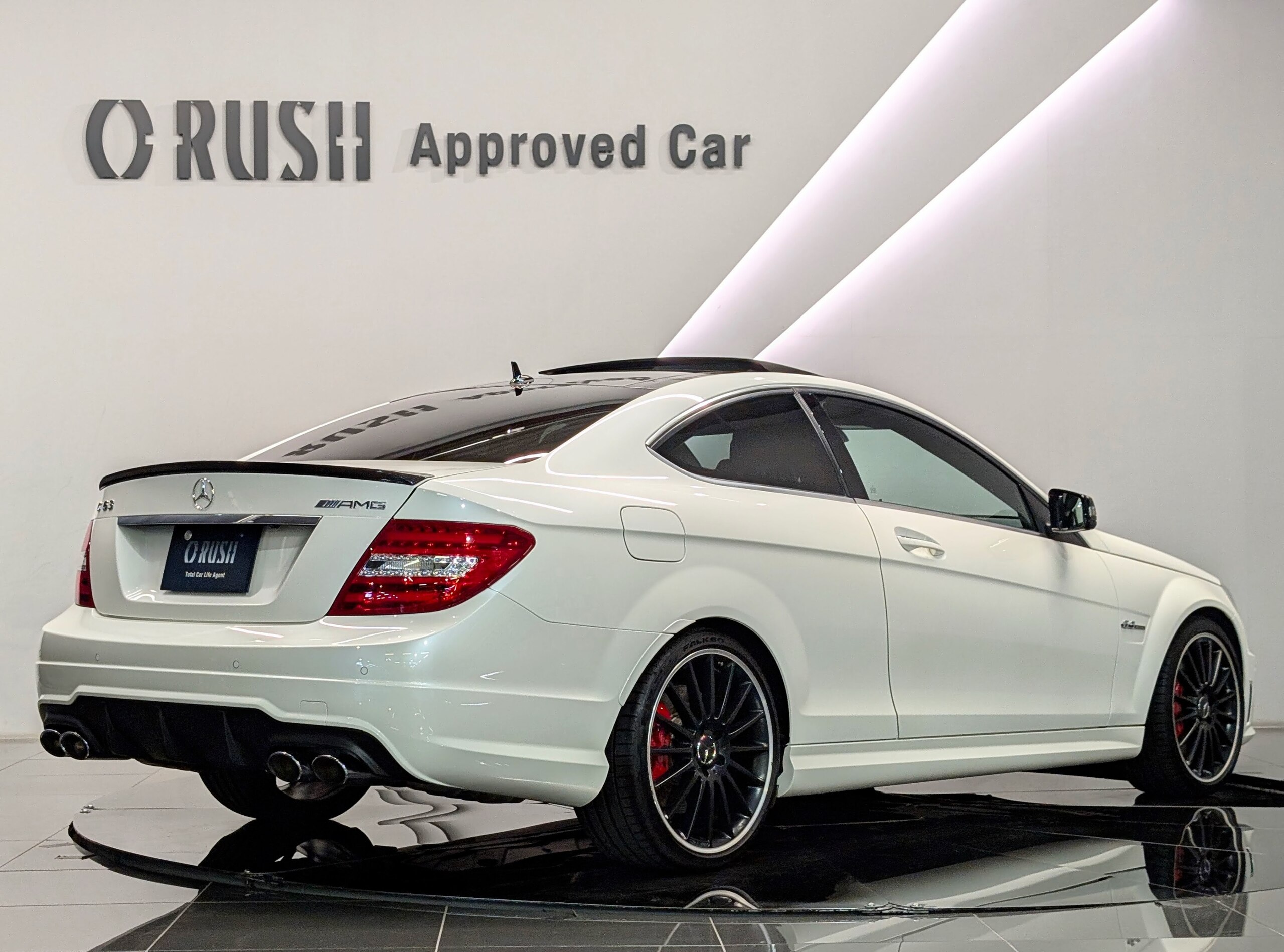 Mercedes Benz C63 AMG (photo: 6)