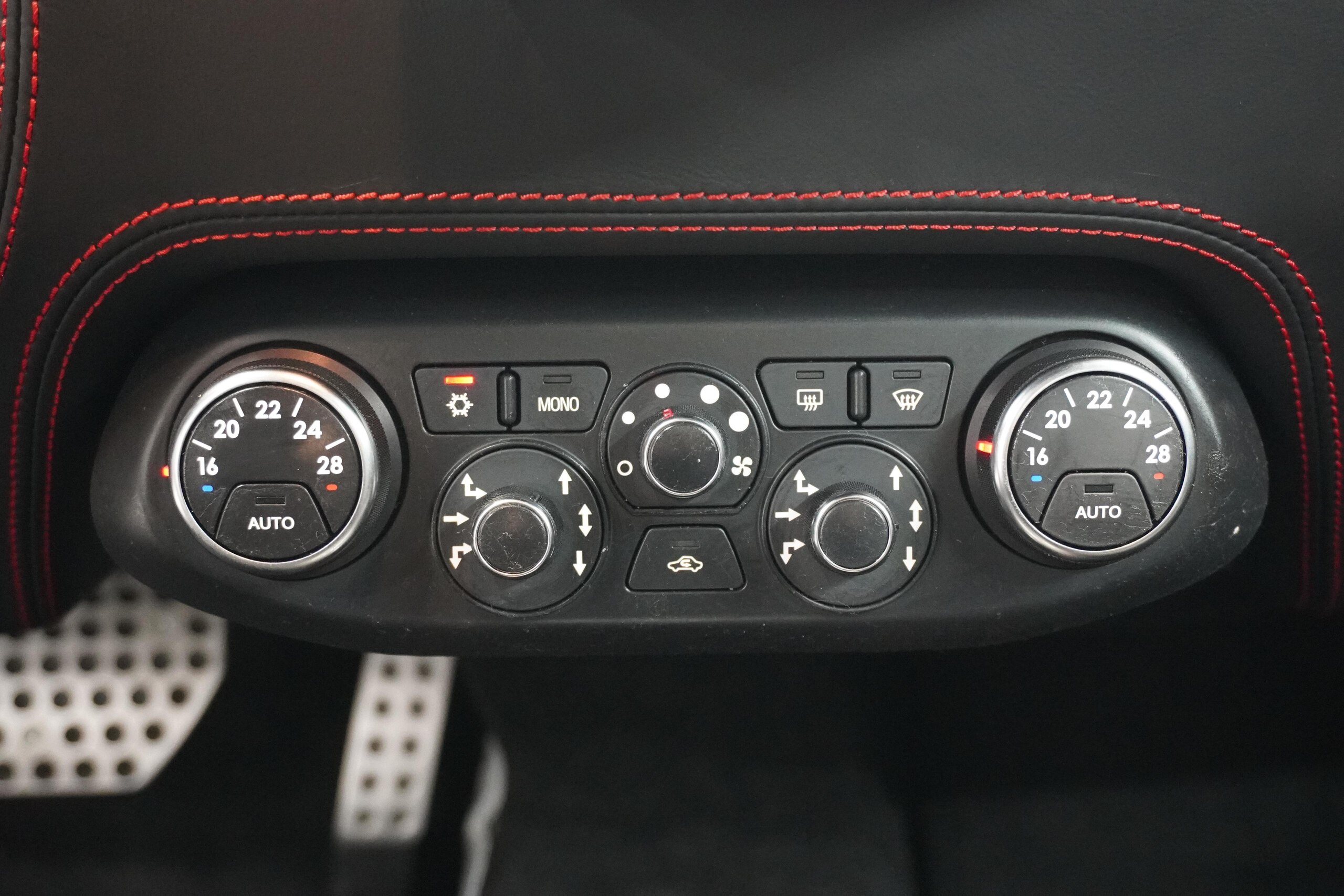 Ferrari 458 Italia F1 DCT (photo: 12)