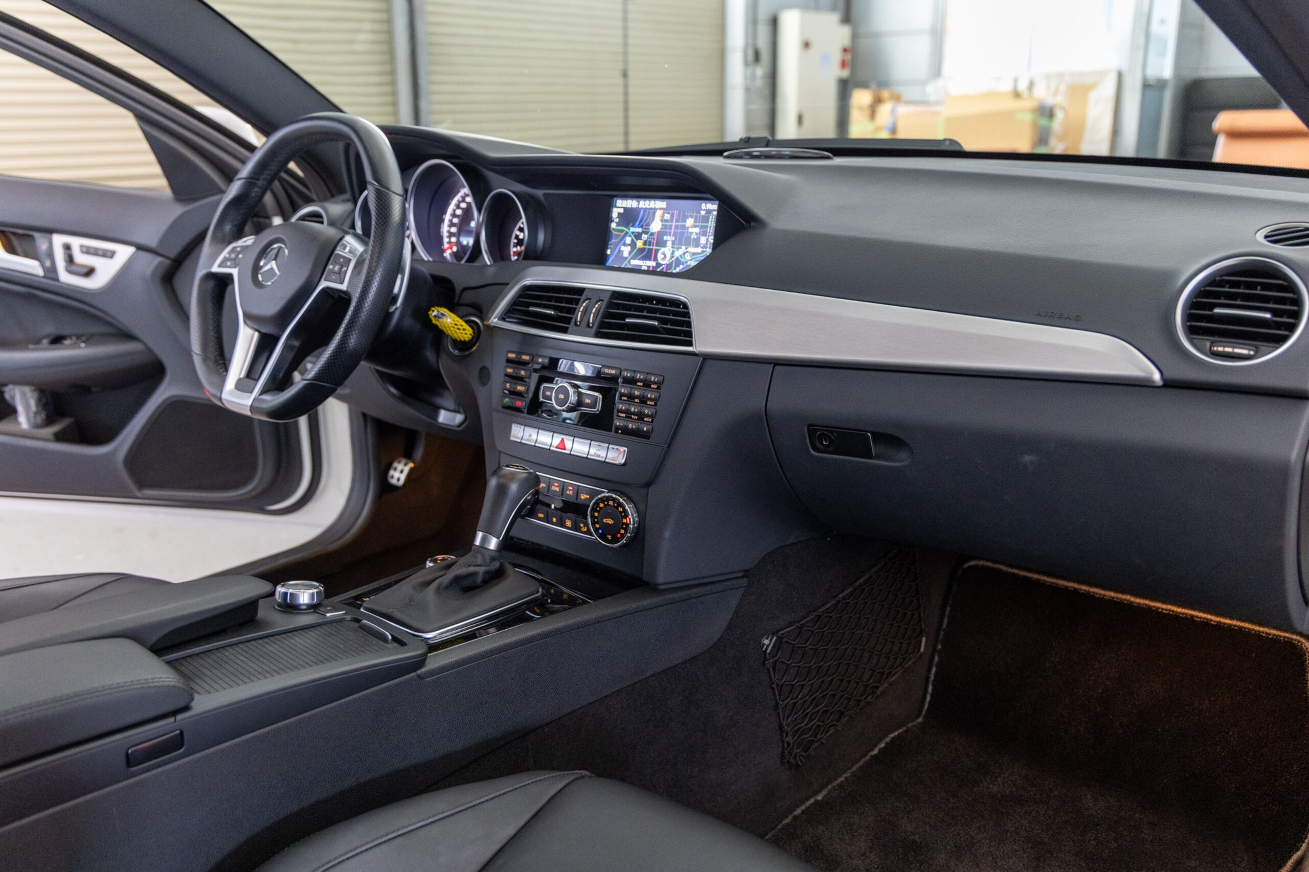 Mercedes Benz C63 AMG Coupe (photo: 16)