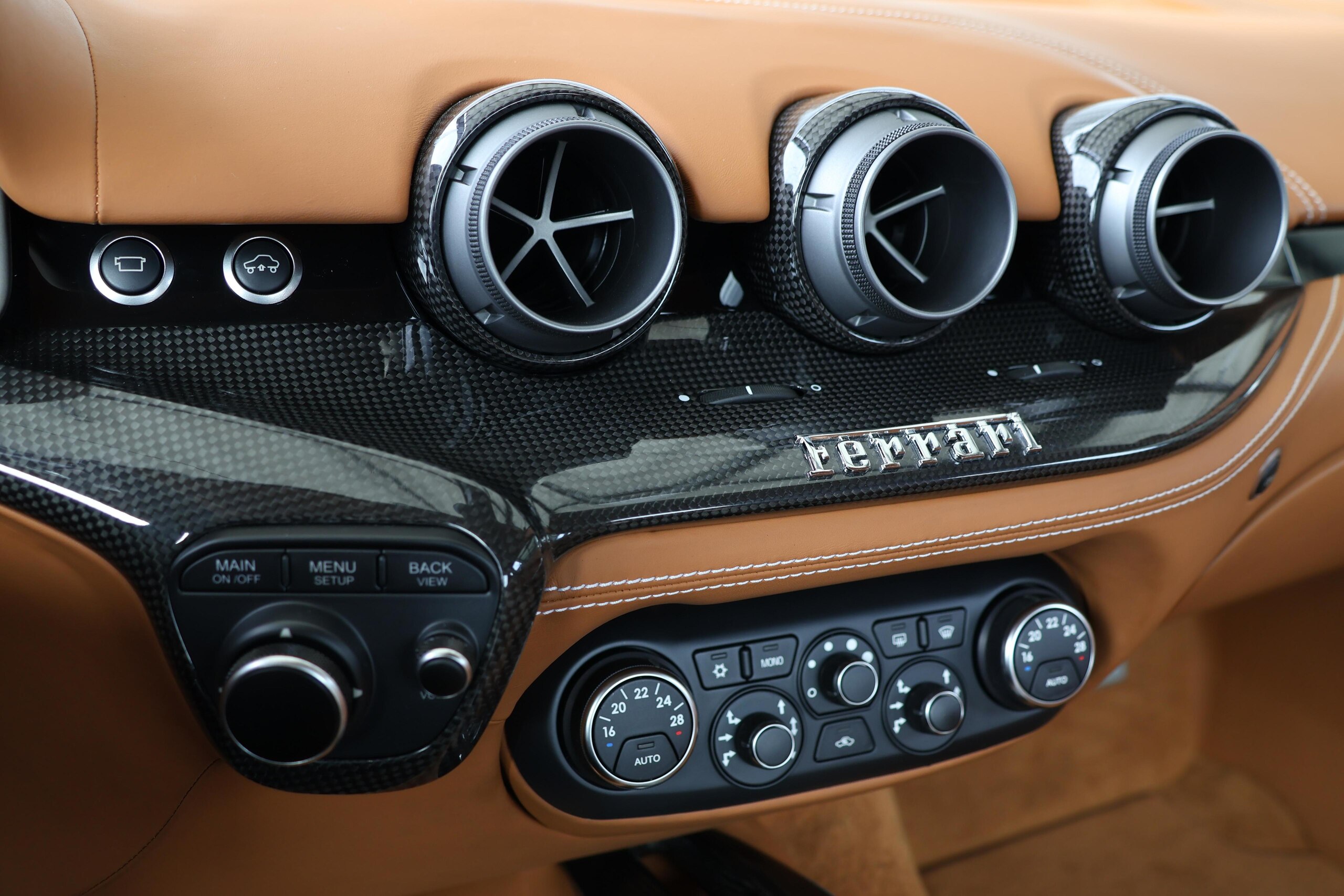 Ferrari F12 Berlinetta (photo: 11)