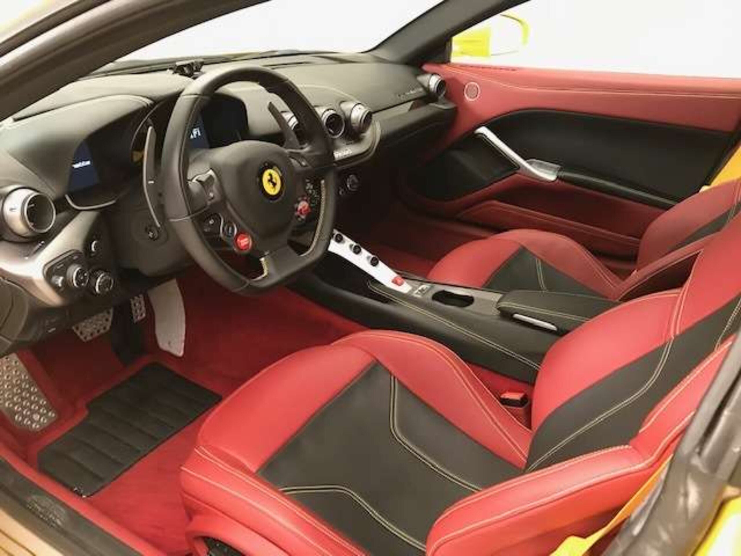 Ferrari F12 Berlinetta (photo: 6)