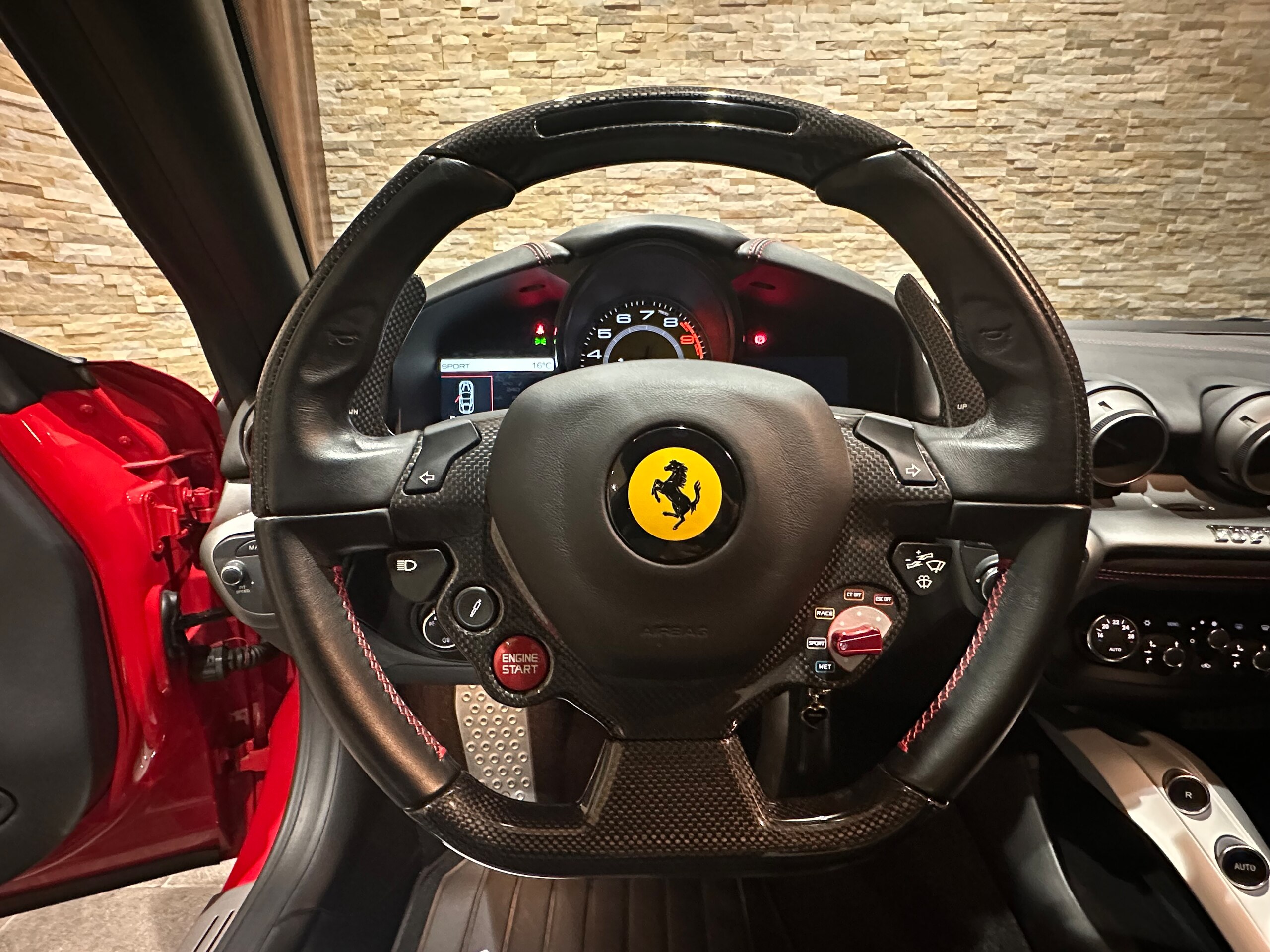Ferrari F12 Berlinetta (photo: 10)