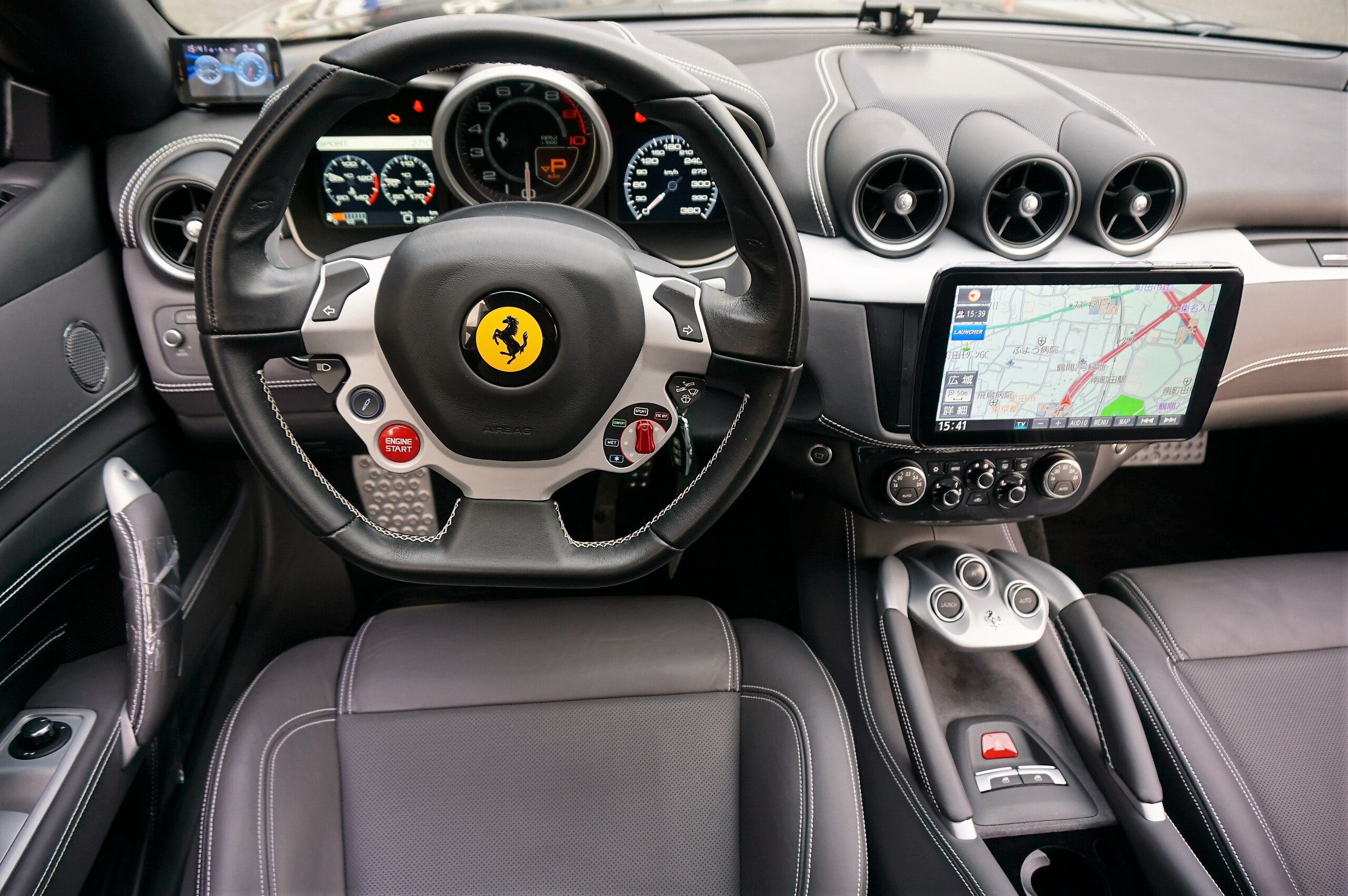 Ferrari FF (photo: 8)