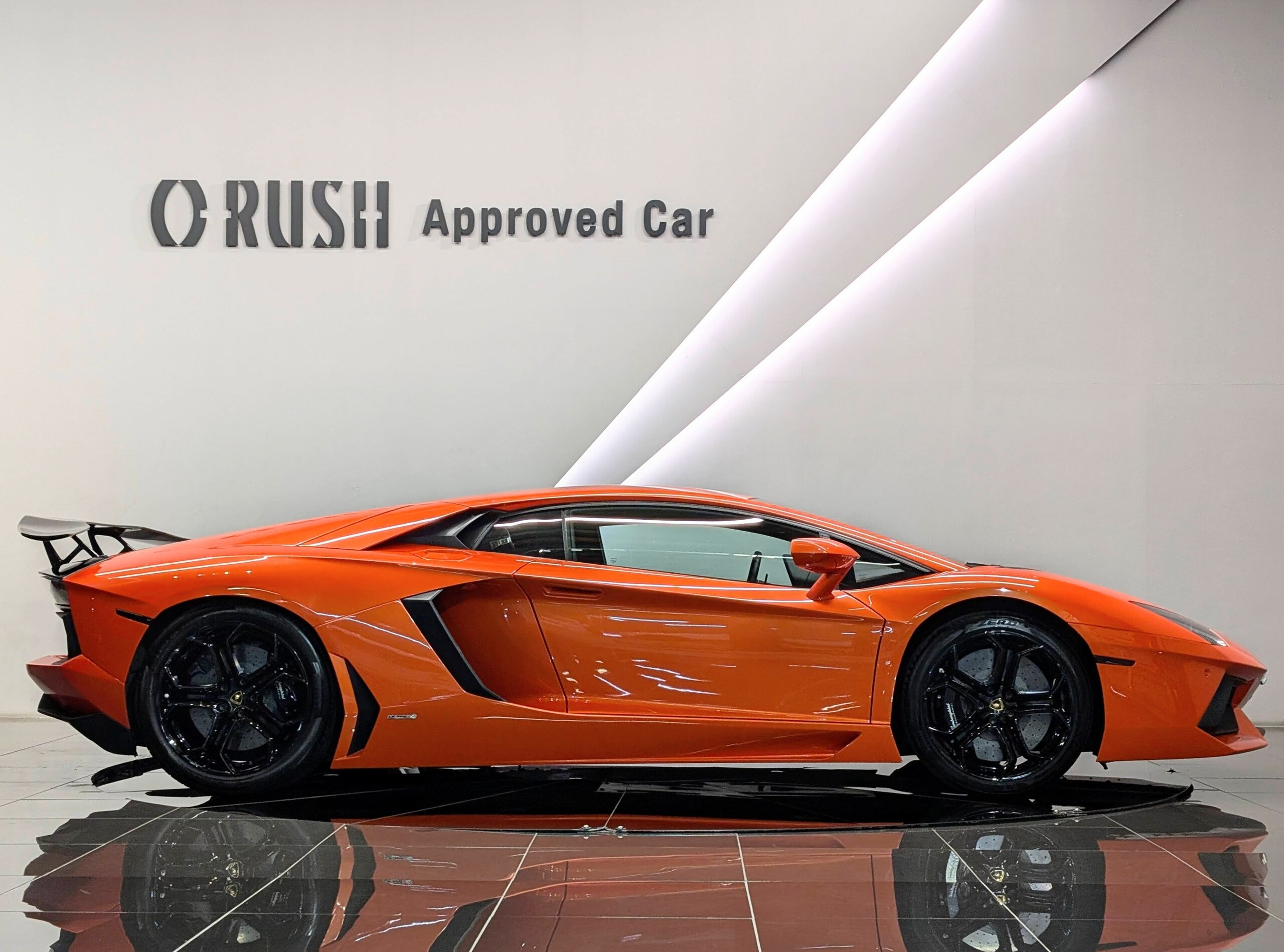 Lamborghini Aventador LP700-4 (photo: 6)