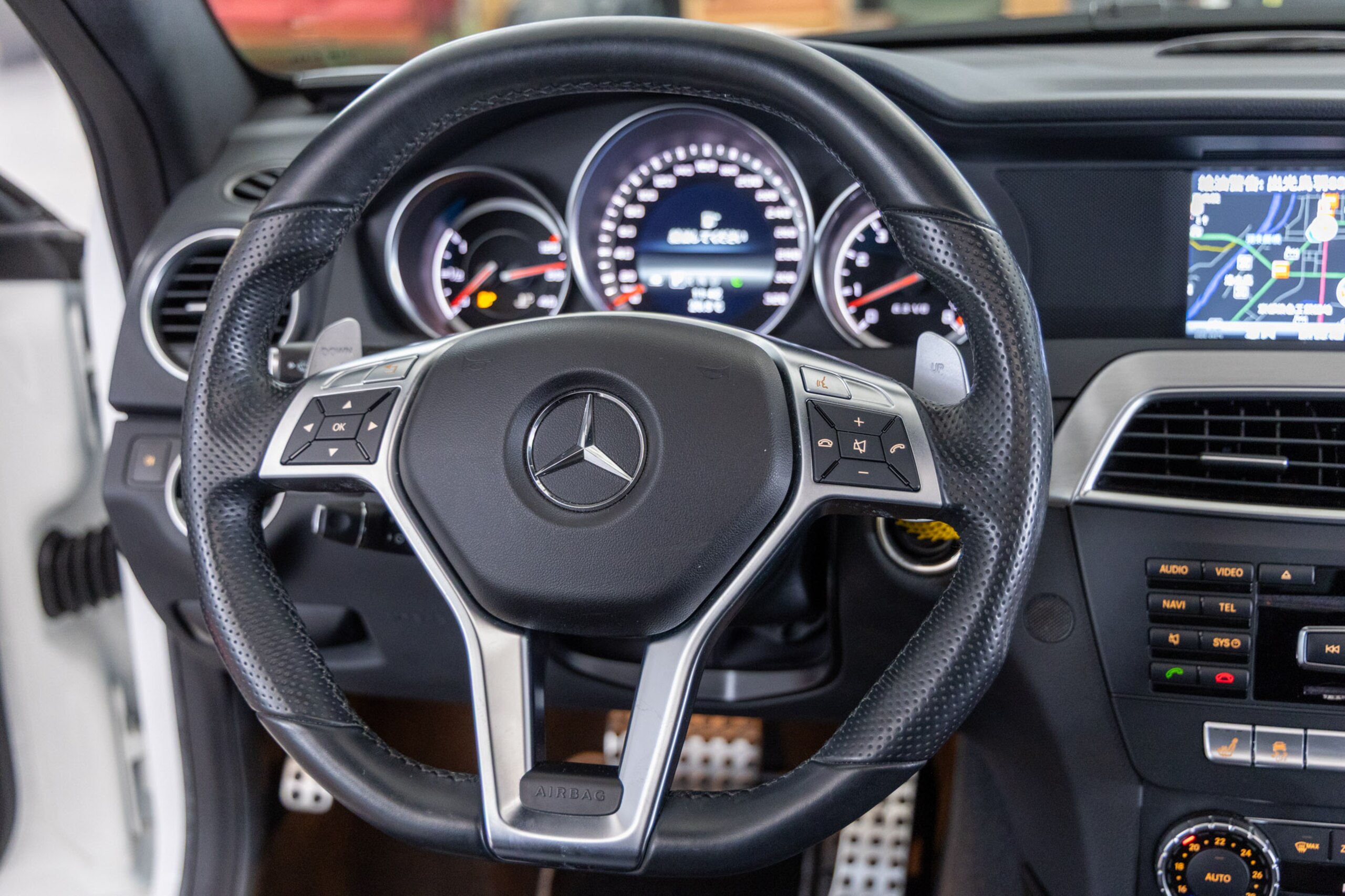 Mercedes Benz C63 AMG Coupe (photo: 12)