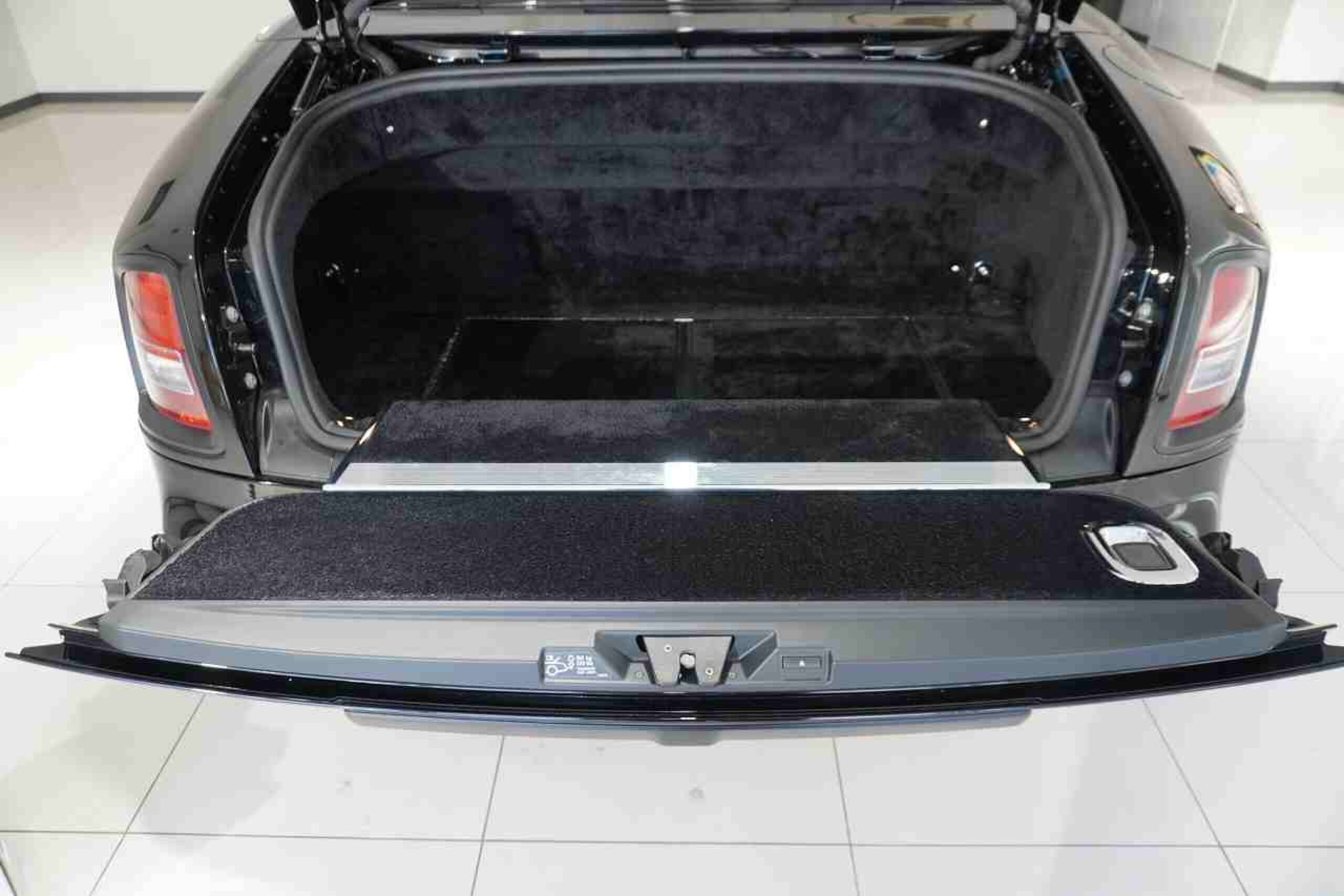 Rolls-Royce Phantom Drophead Coupe (photo: 13)