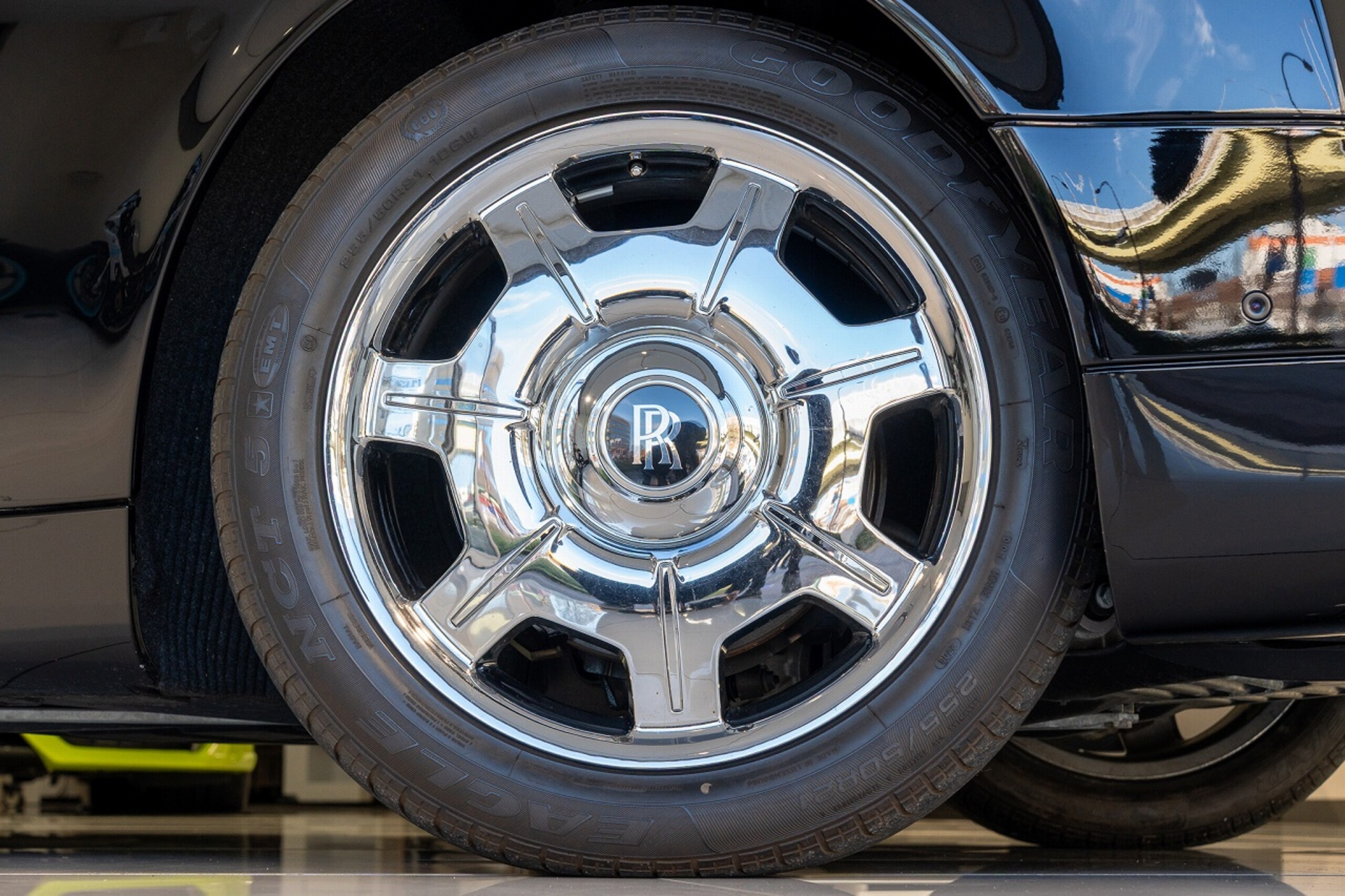 Rolls-Royce Phantom Drophead Coupe (photo: 11)