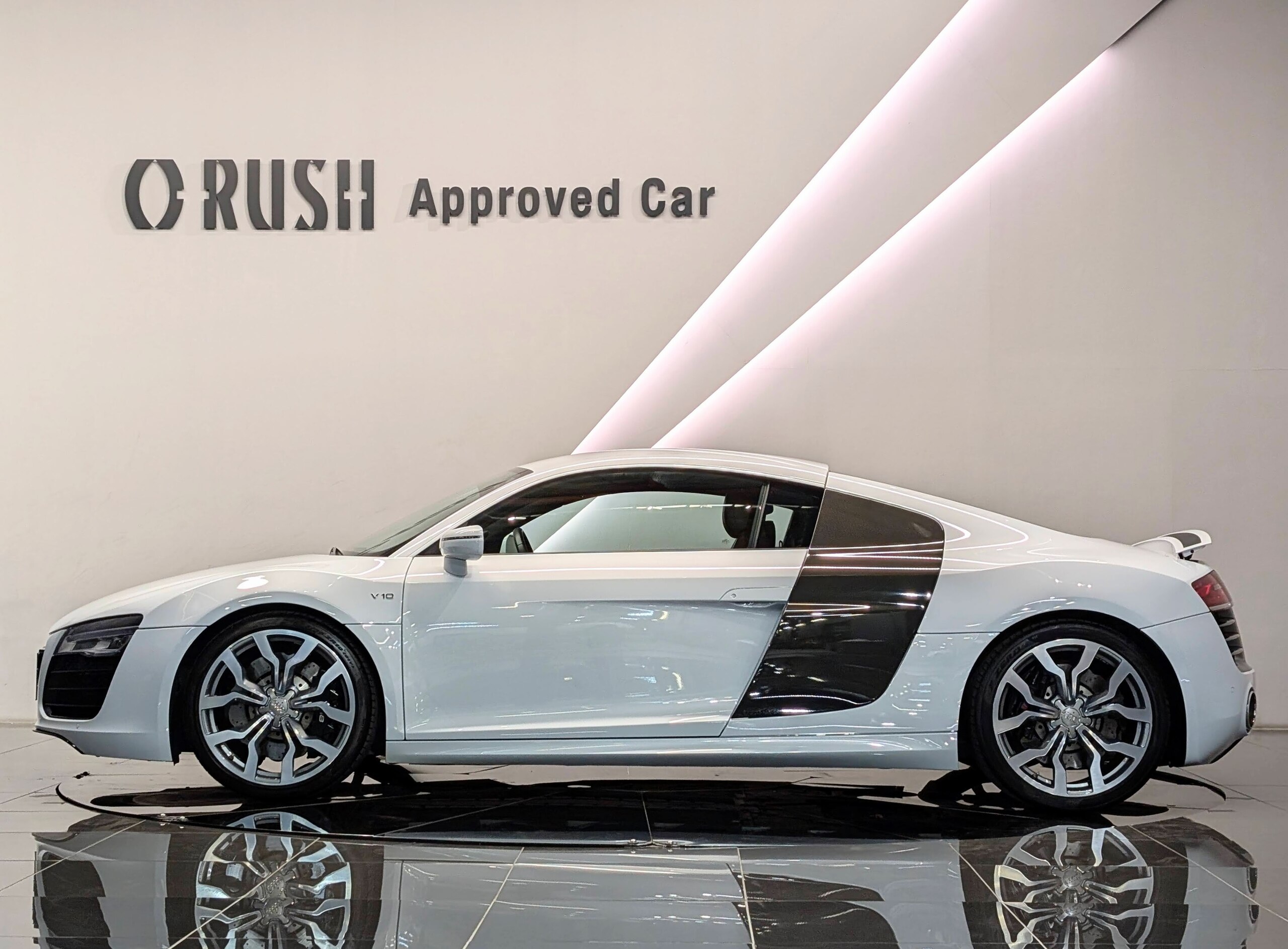 Audi R8 5.2 FSI Quattro (photo: 5)