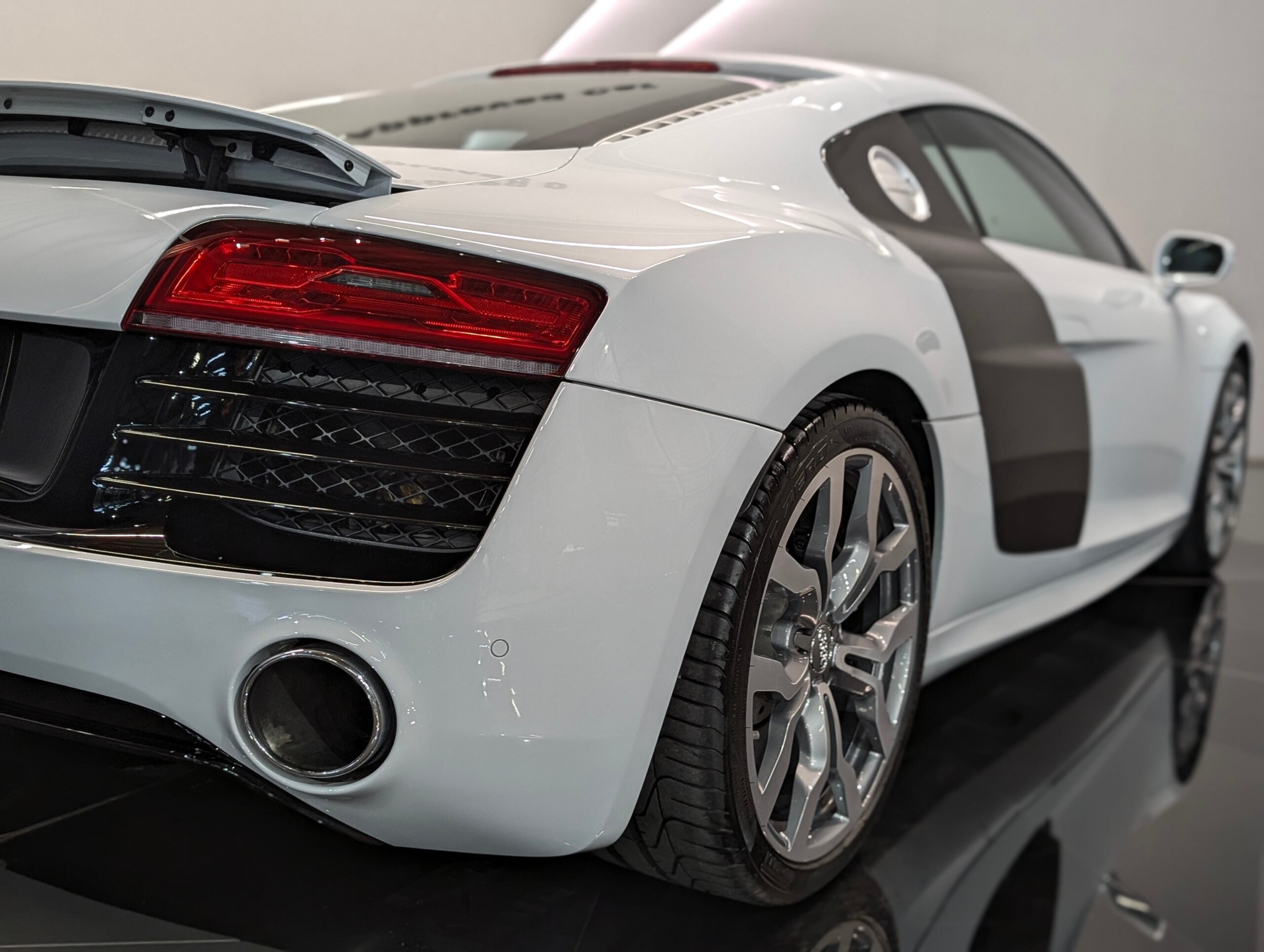 Audi R8 5.2 FSI Quattro (photo: 18)