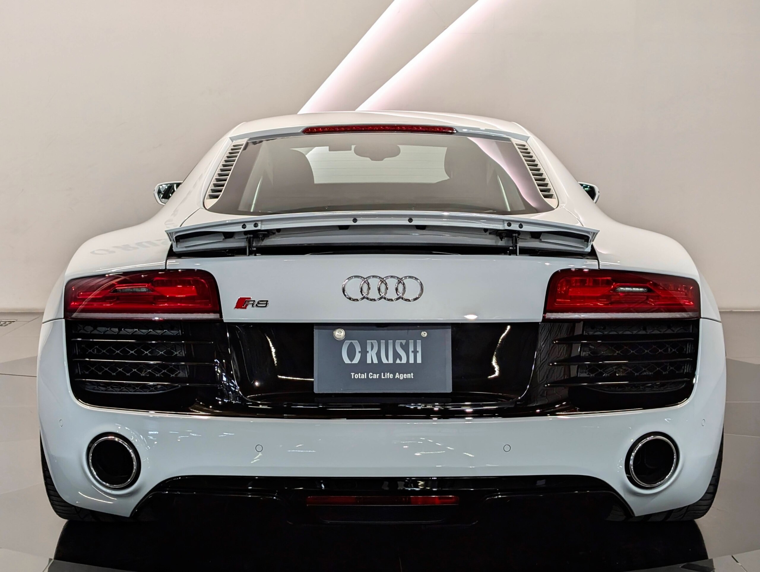 Audi R8 5.2 FSI Quattro (photo: 1)