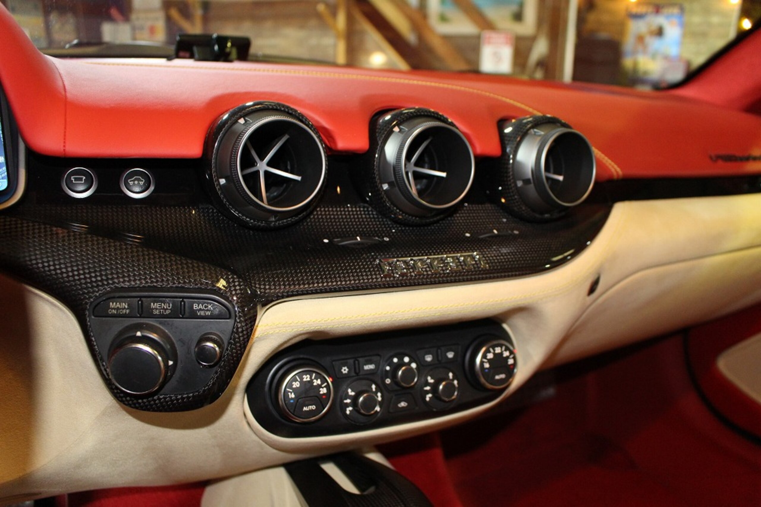 Ferrari F12 Berlinetta (photo: 15)