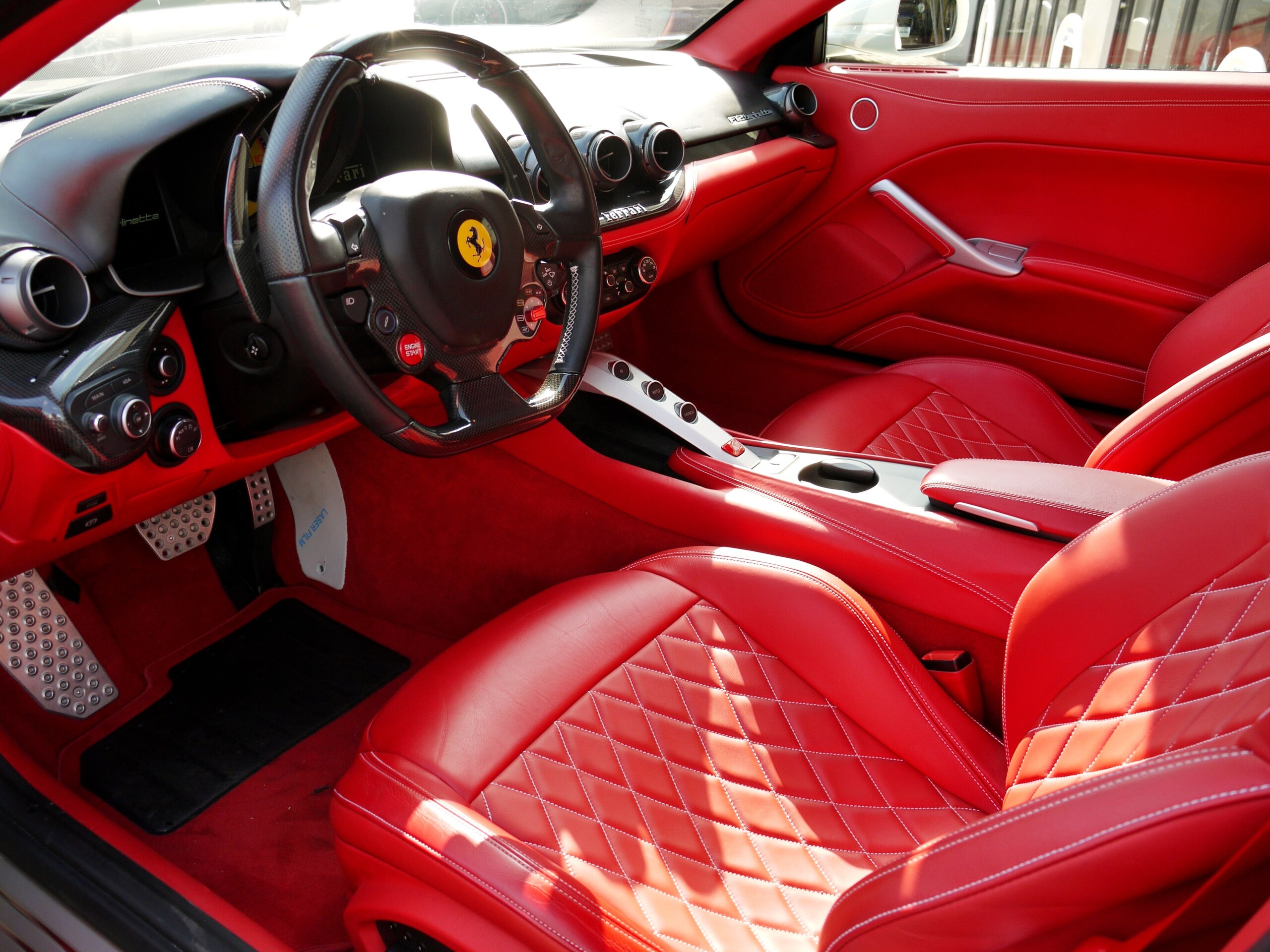 Ferrari F12 Berlinetta (photo: 6)