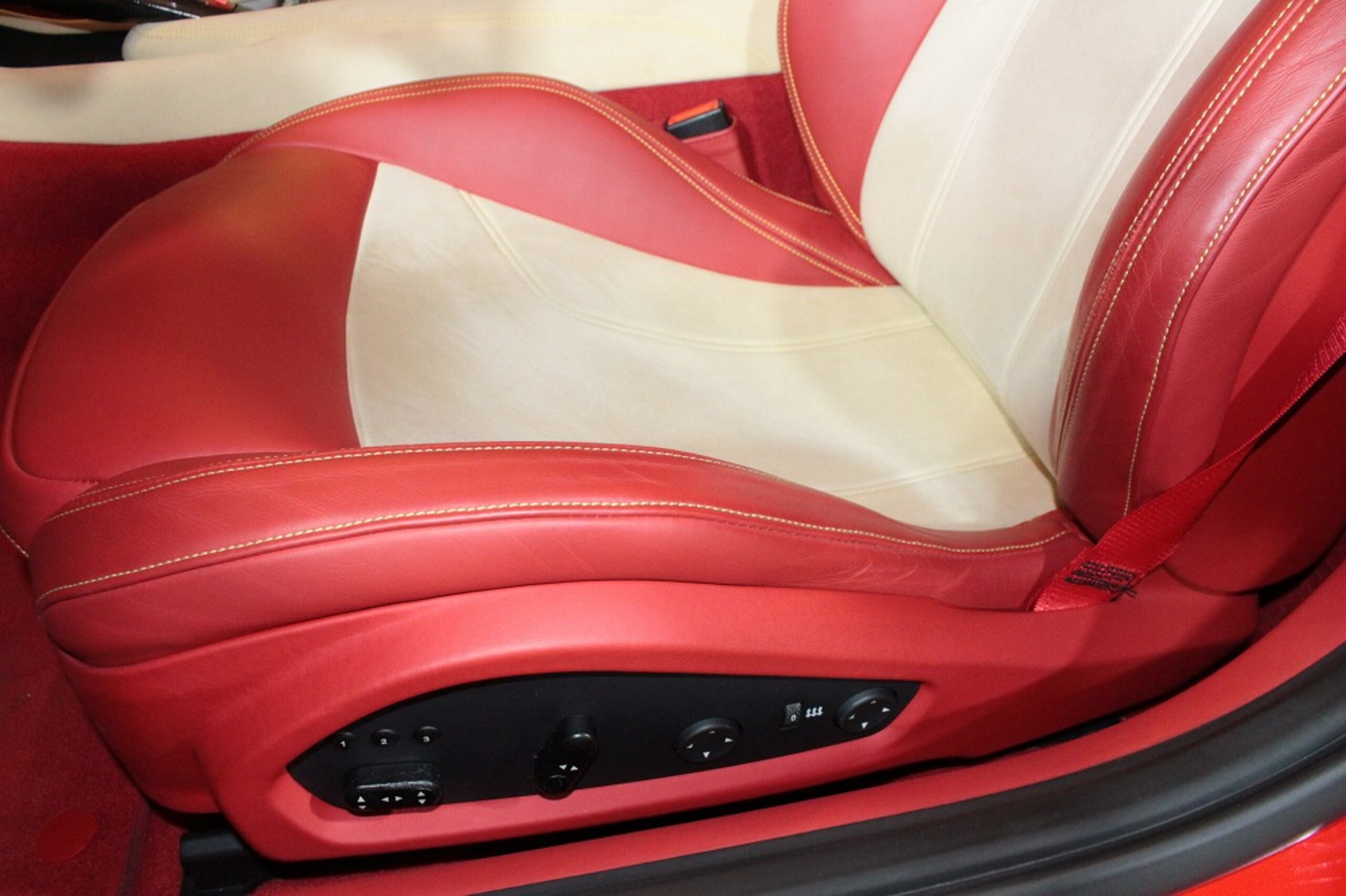 Ferrari F12 Berlinetta (photo: 10)