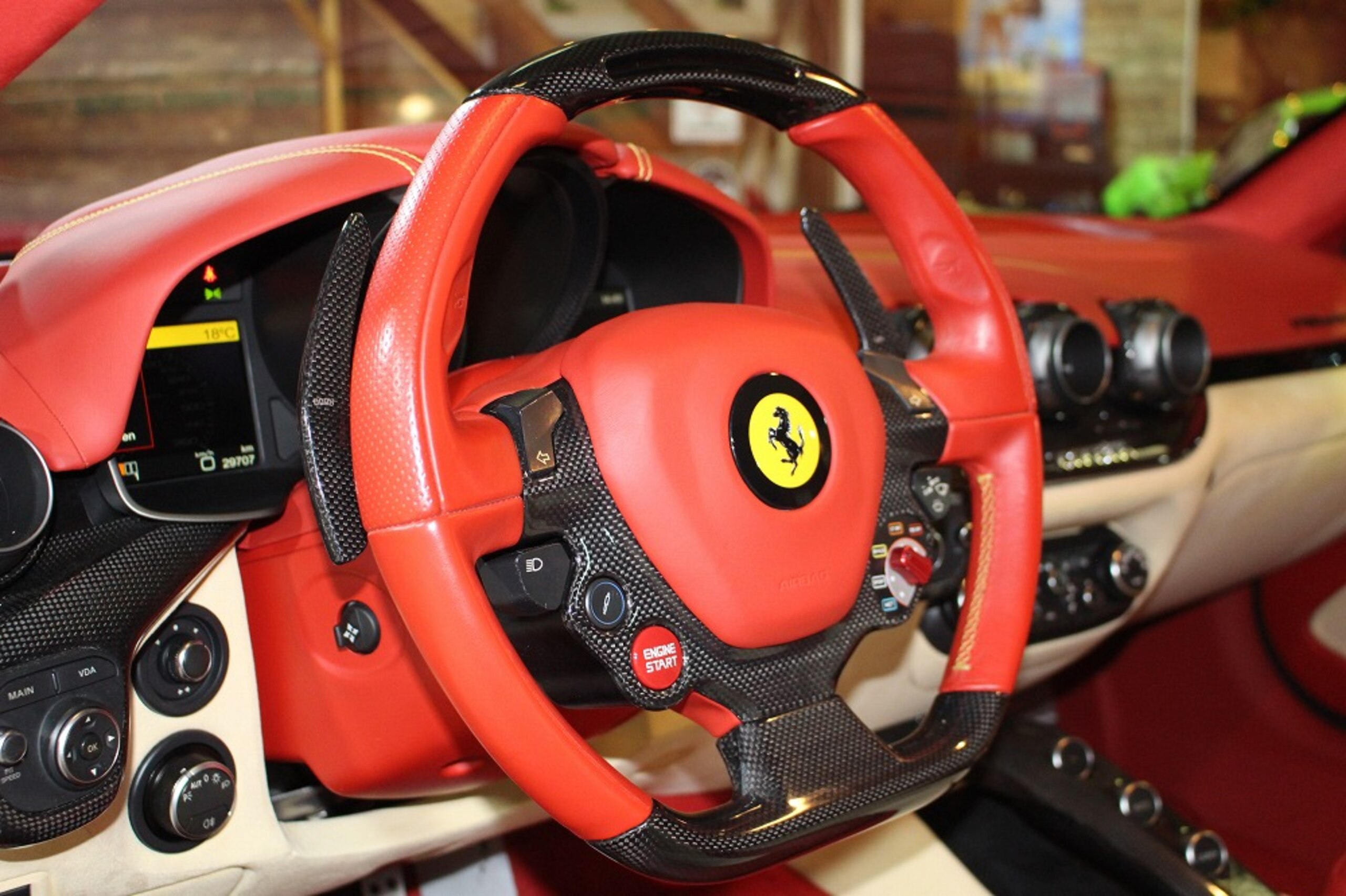 Ferrari F12 Berlinetta (photo: 12)