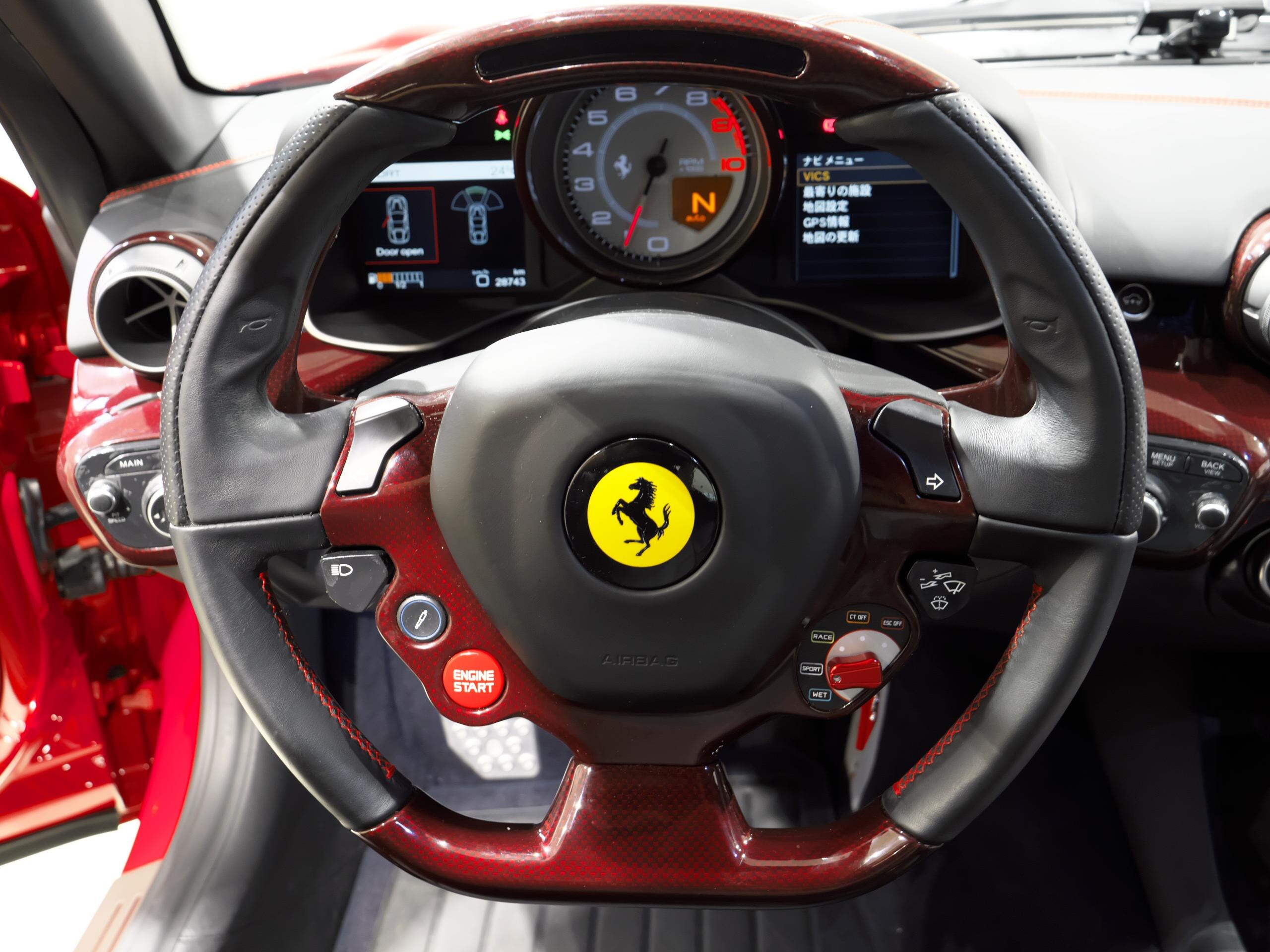 Ferrari F12 Berlinetta (photo: 12)