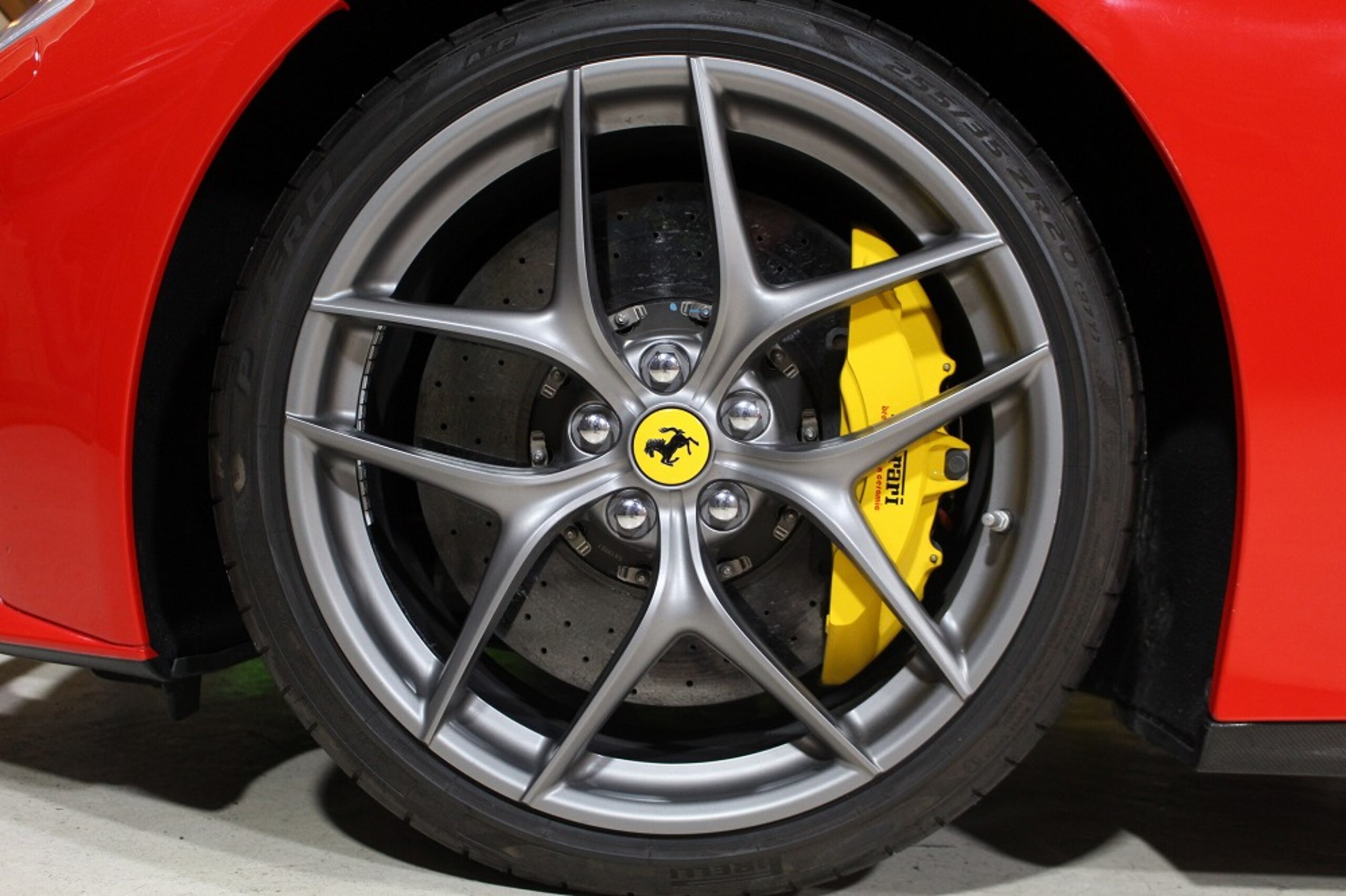 Ferrari F12 Berlinetta (photo: 22)