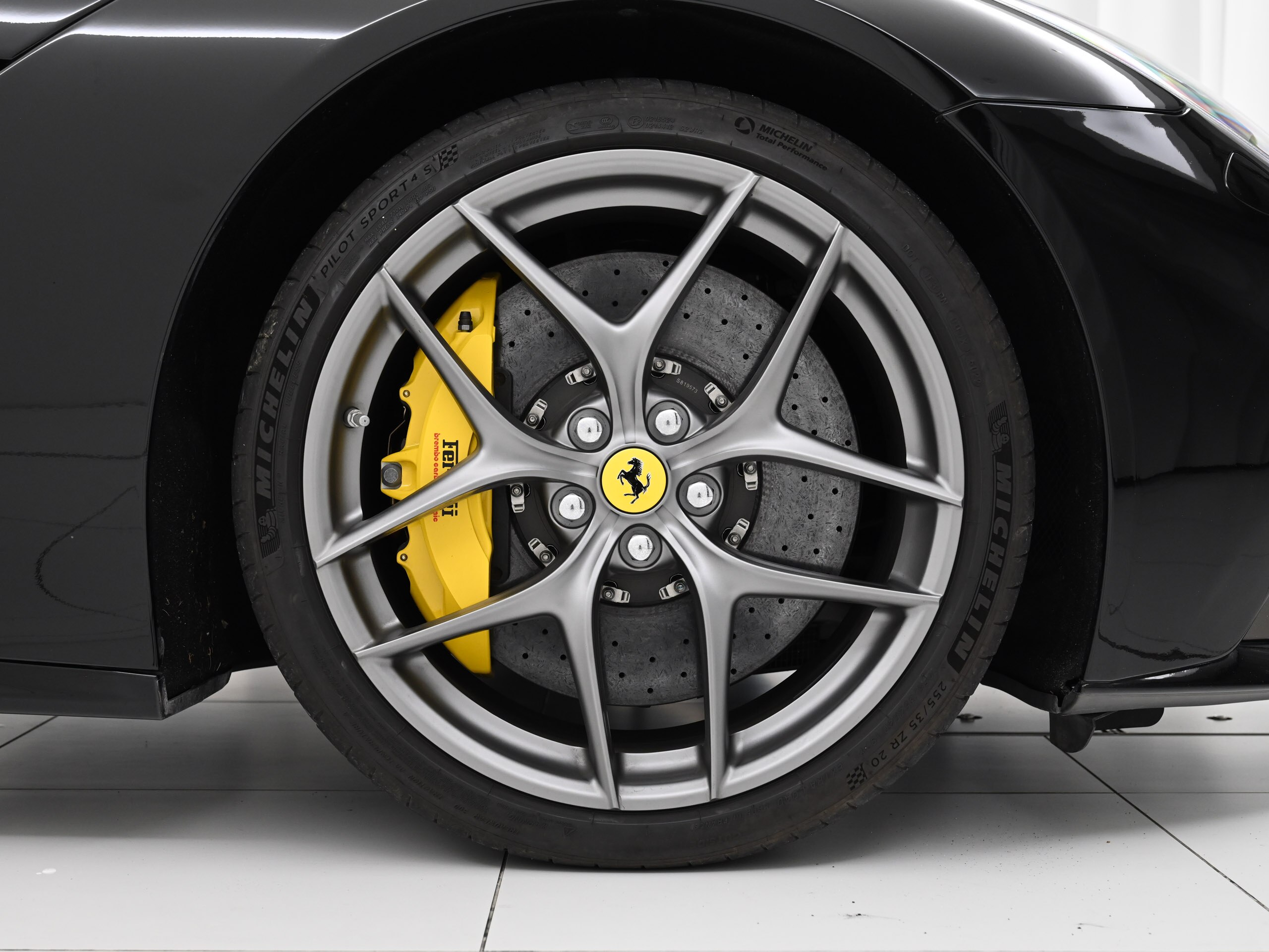 Ferrari F12 Berlinetta (photo: 14)