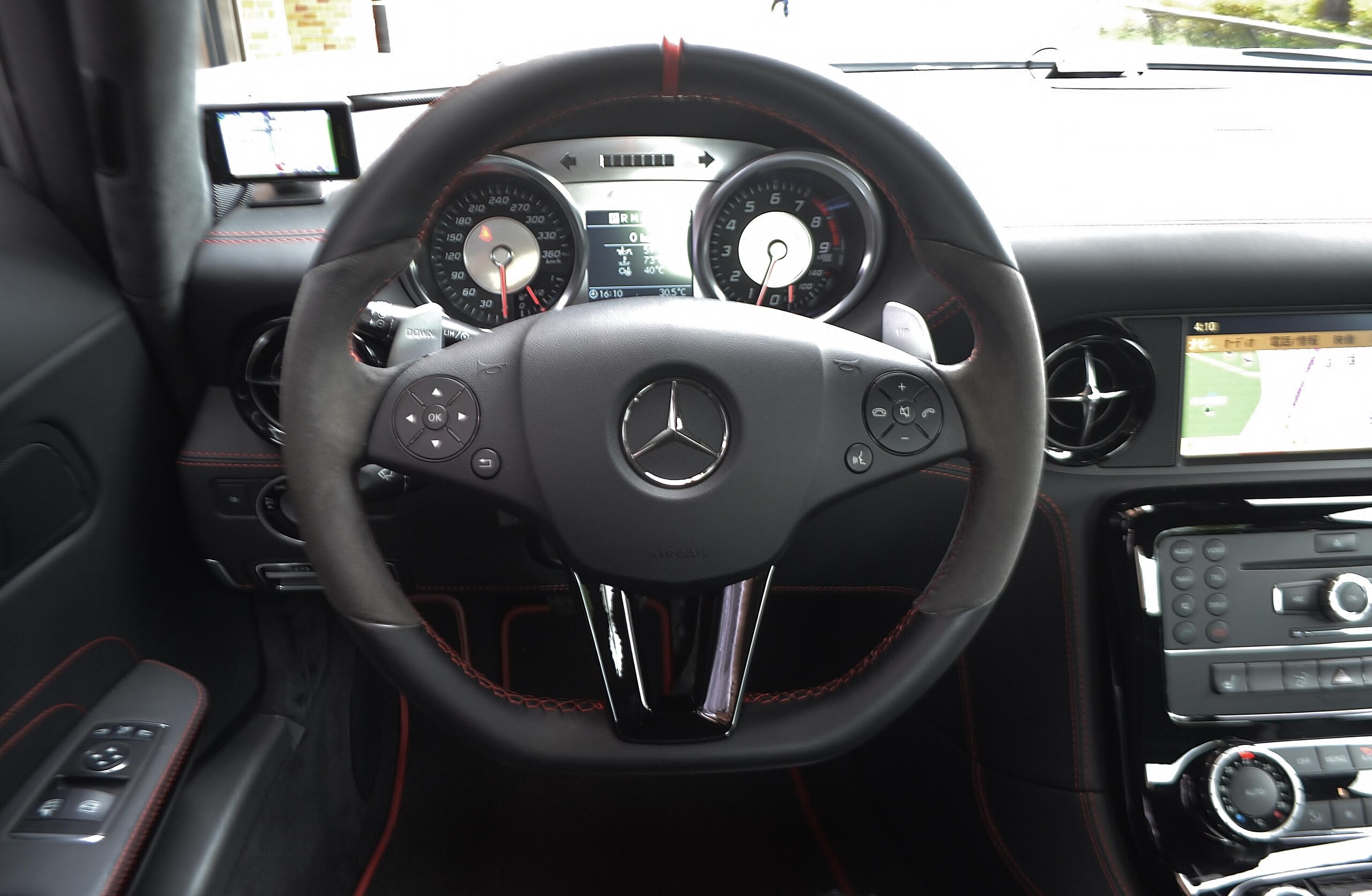 Mercedes Benz SLS AMG GT (photo: 8)