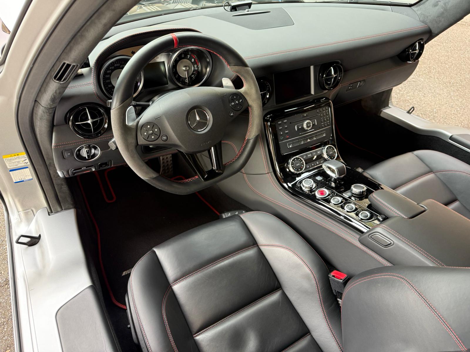 Mercedes Benz SLS AMG GT (photo: 6)