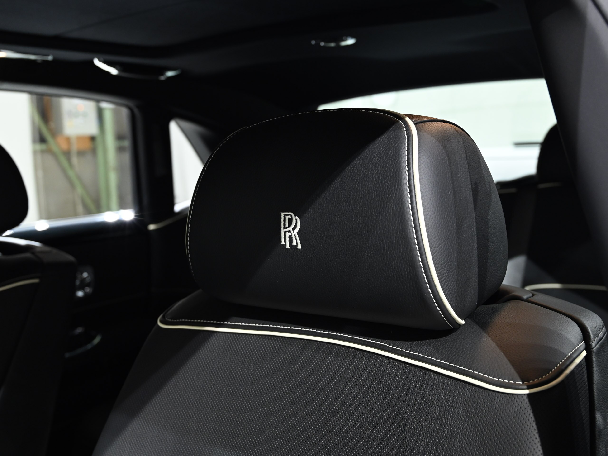 Rolls-Royce Ghost (photo: 8)