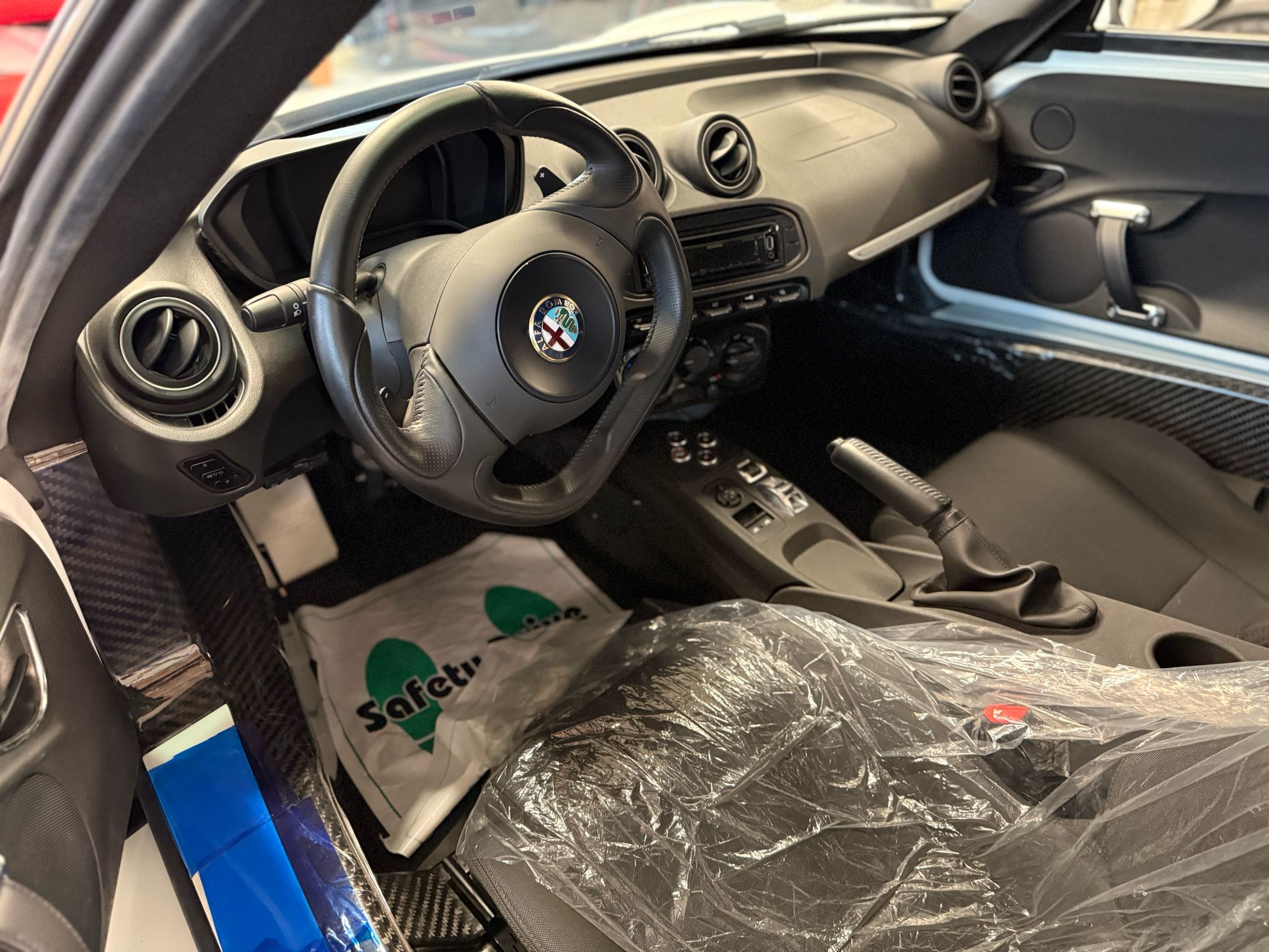 Alfa Romeo 4C (photo: 4)