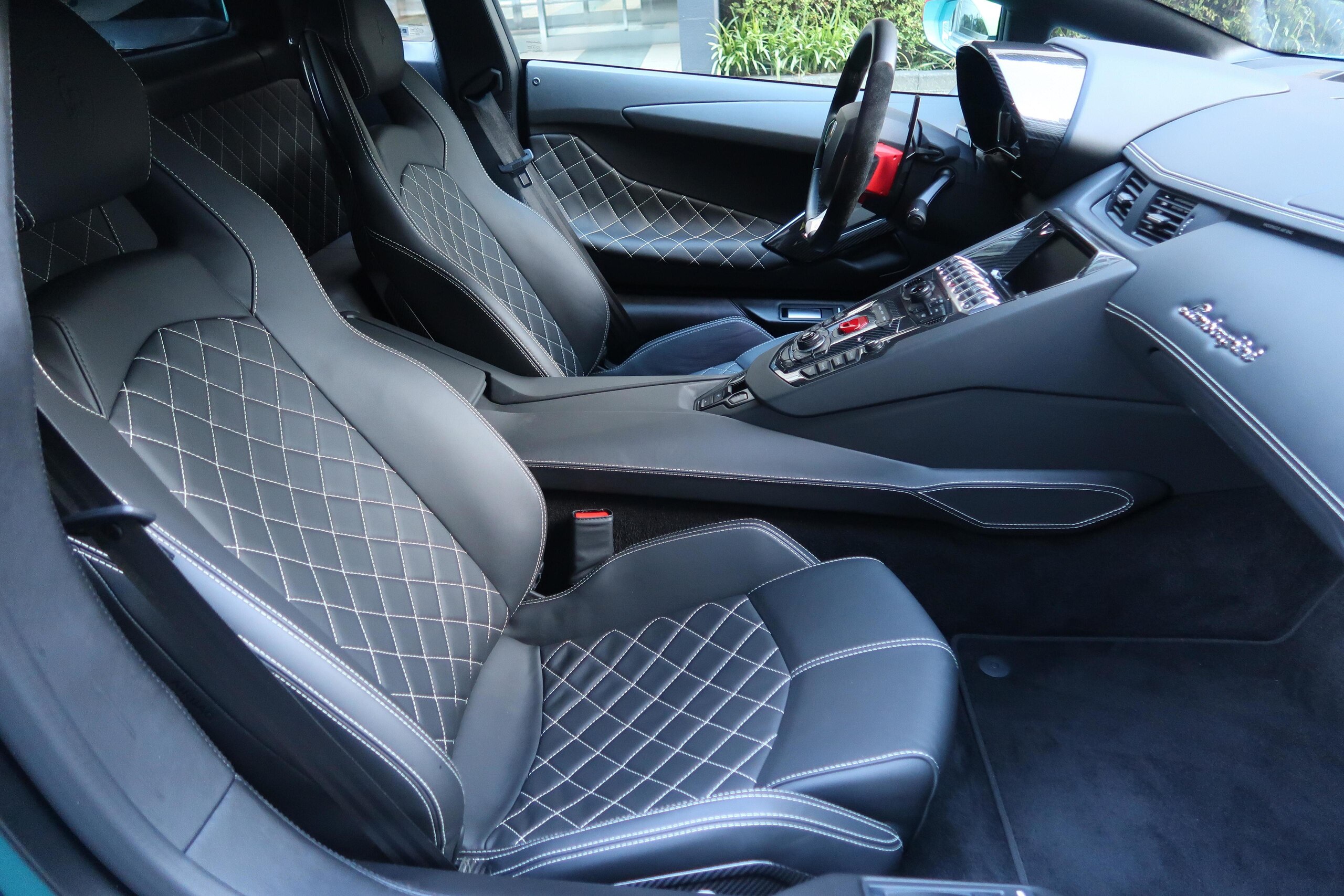 Lamborghini Aventador LP700-4 (photo: 14)