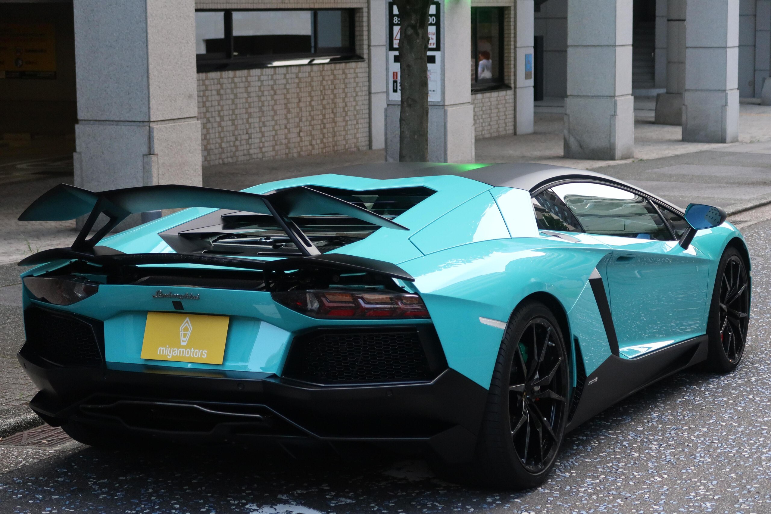 Lamborghini Aventador LP700-4 (photo: 3)