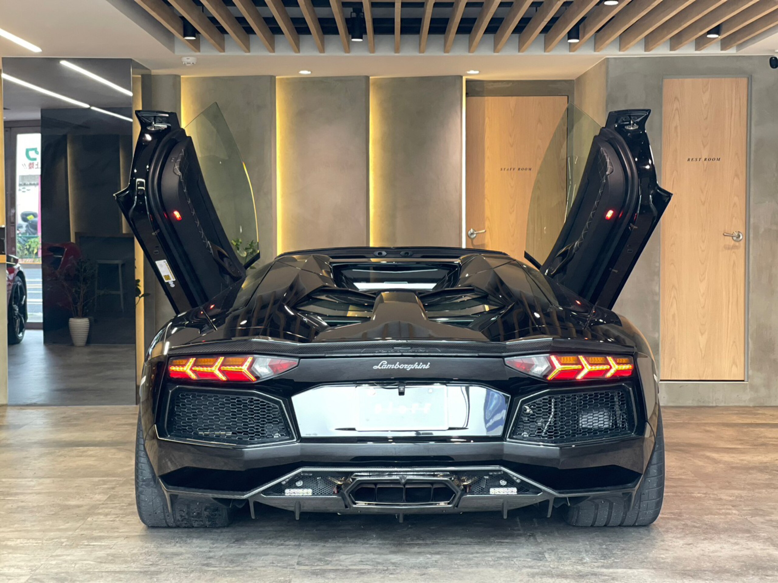 Lamborghini Aventador Roadster (photo: 3)