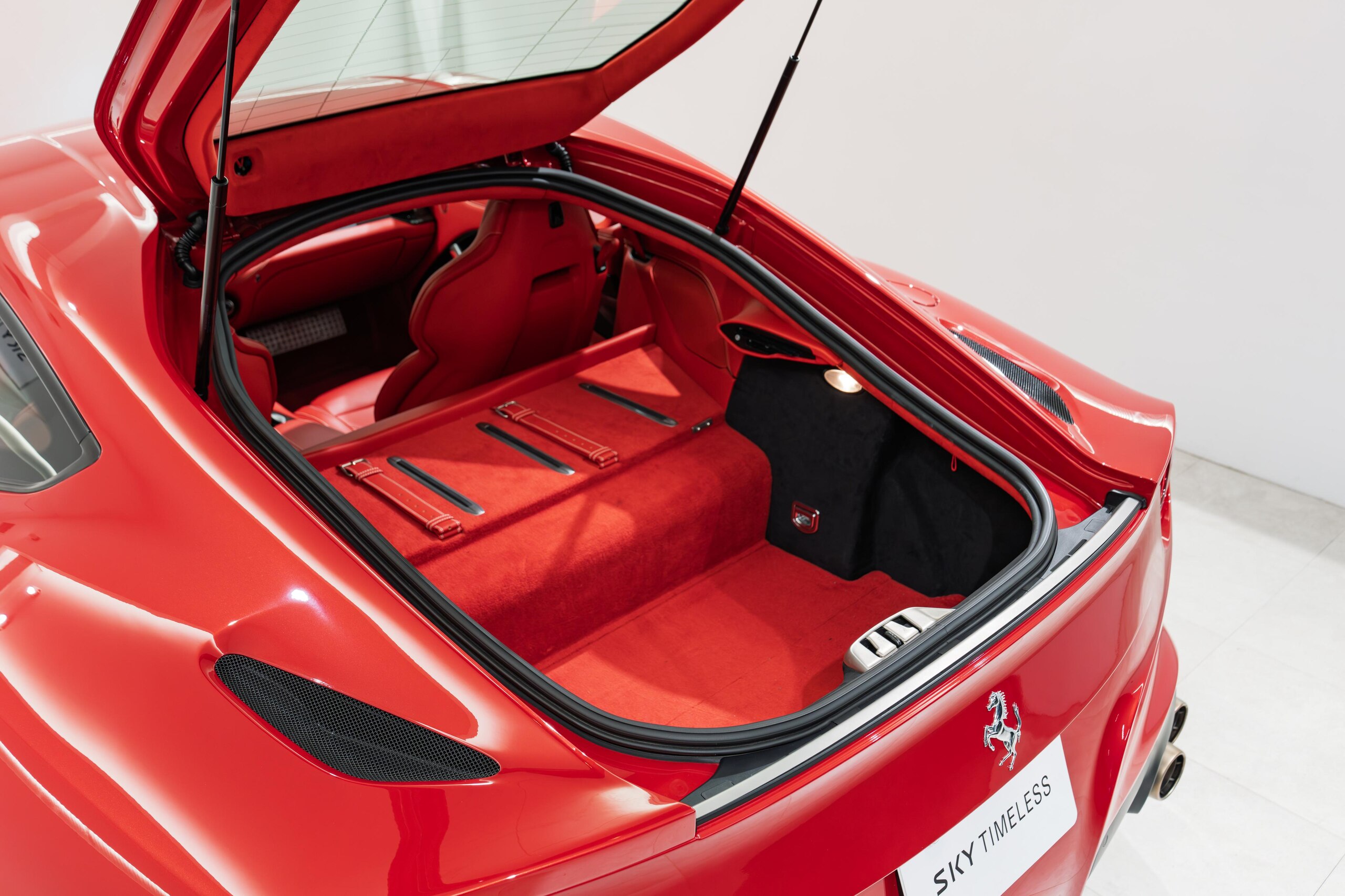 Ferrari F12 Berlinetta (photo: 16)