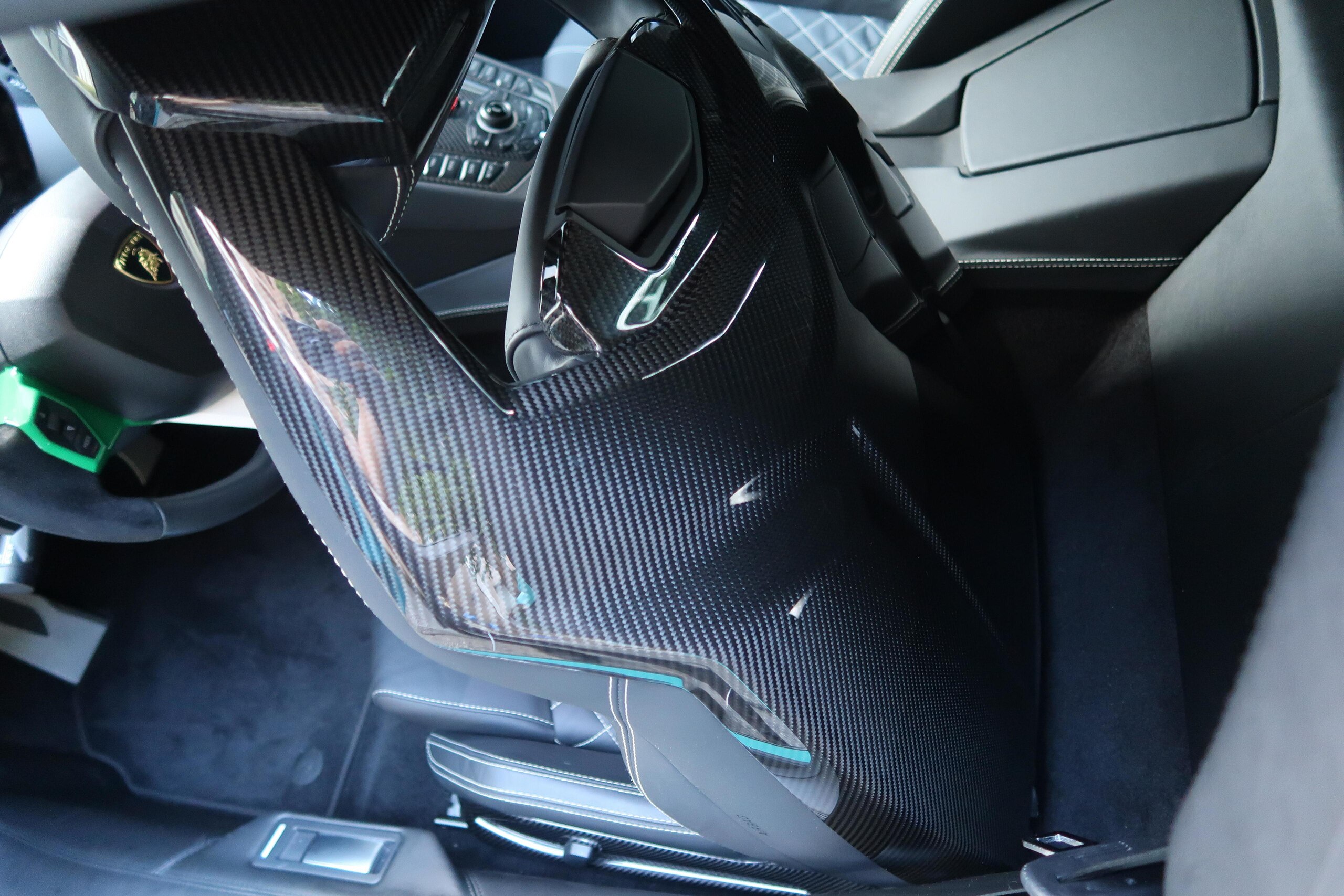 Lamborghini Aventador LP700-4 (photo: 8)