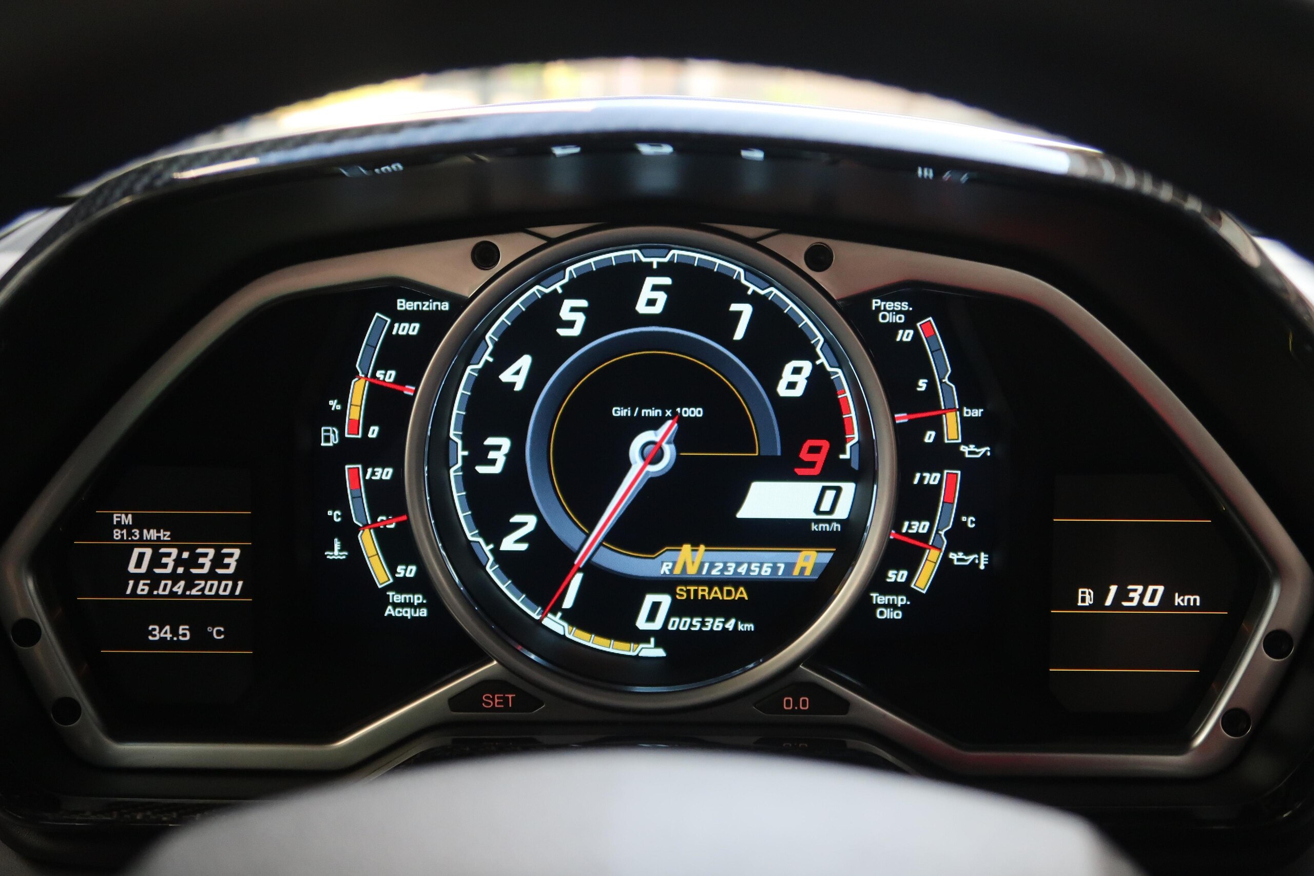 Lamborghini Aventador LP700-4 (photo: 10)