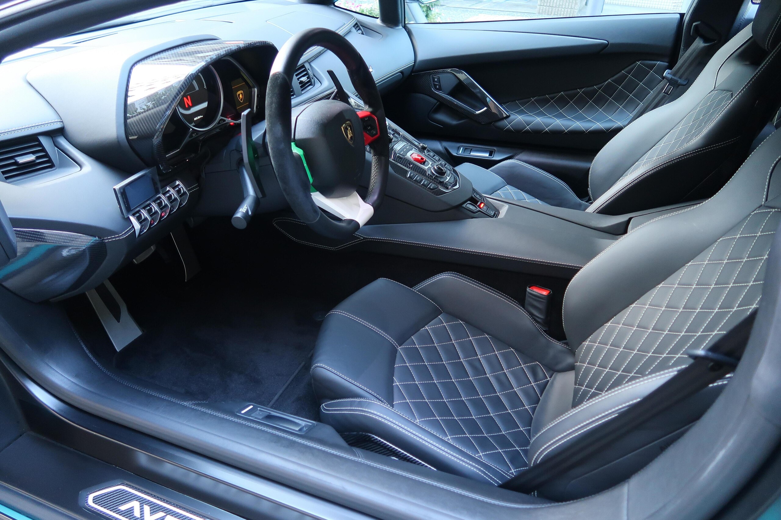 Lamborghini Aventador LP700-4 (photo: 5)