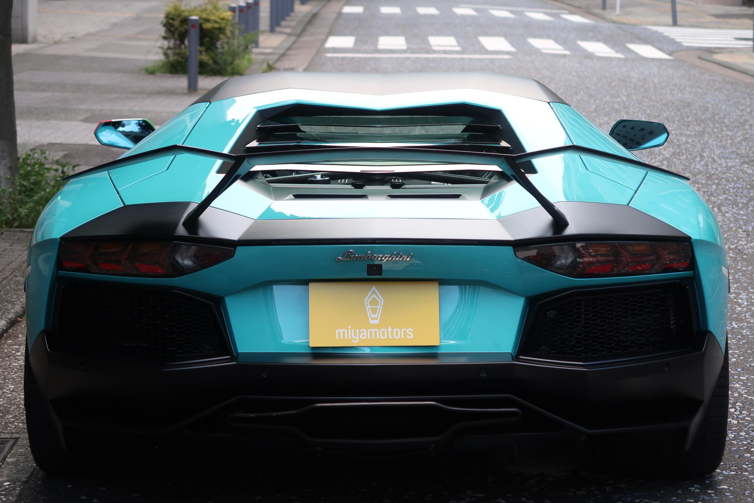 Lamborghini Aventador LP700-4 (photo: 2)