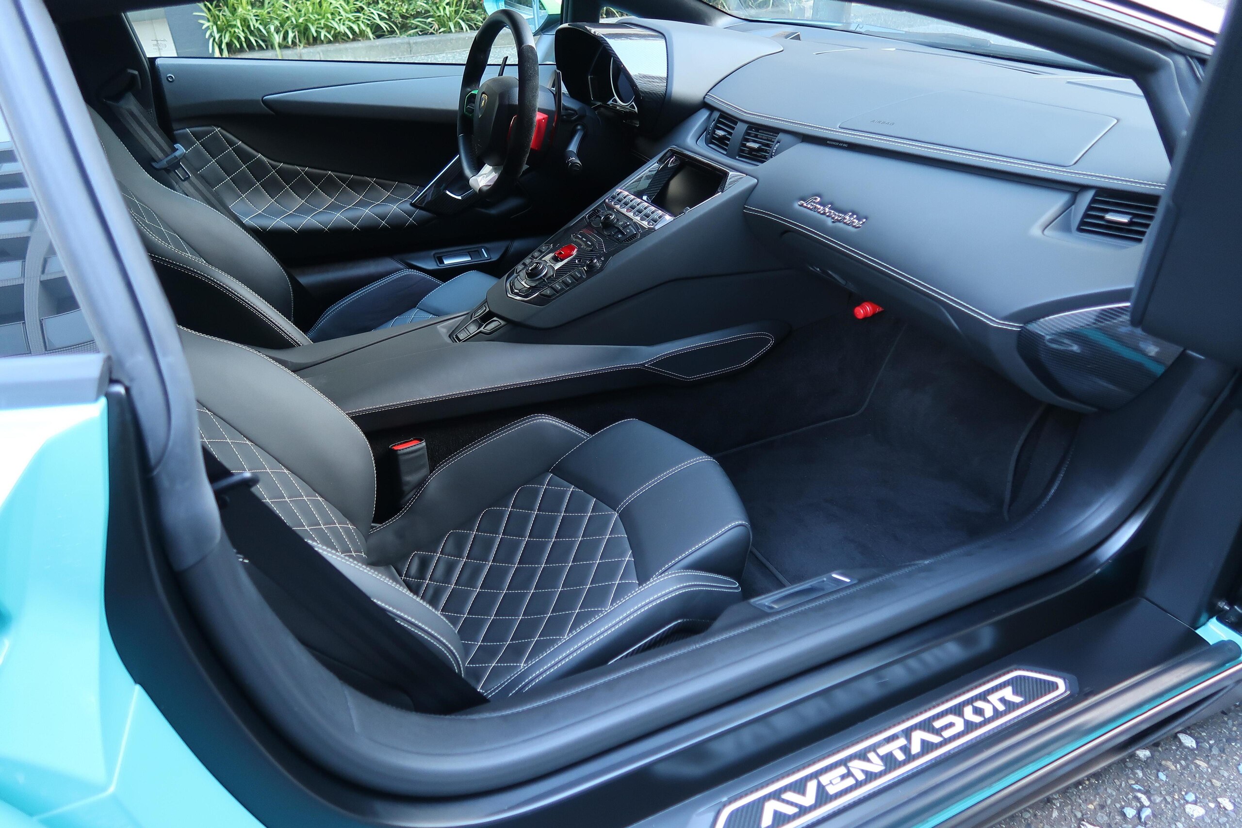Lamborghini Aventador LP700-4 (photo: 13)
