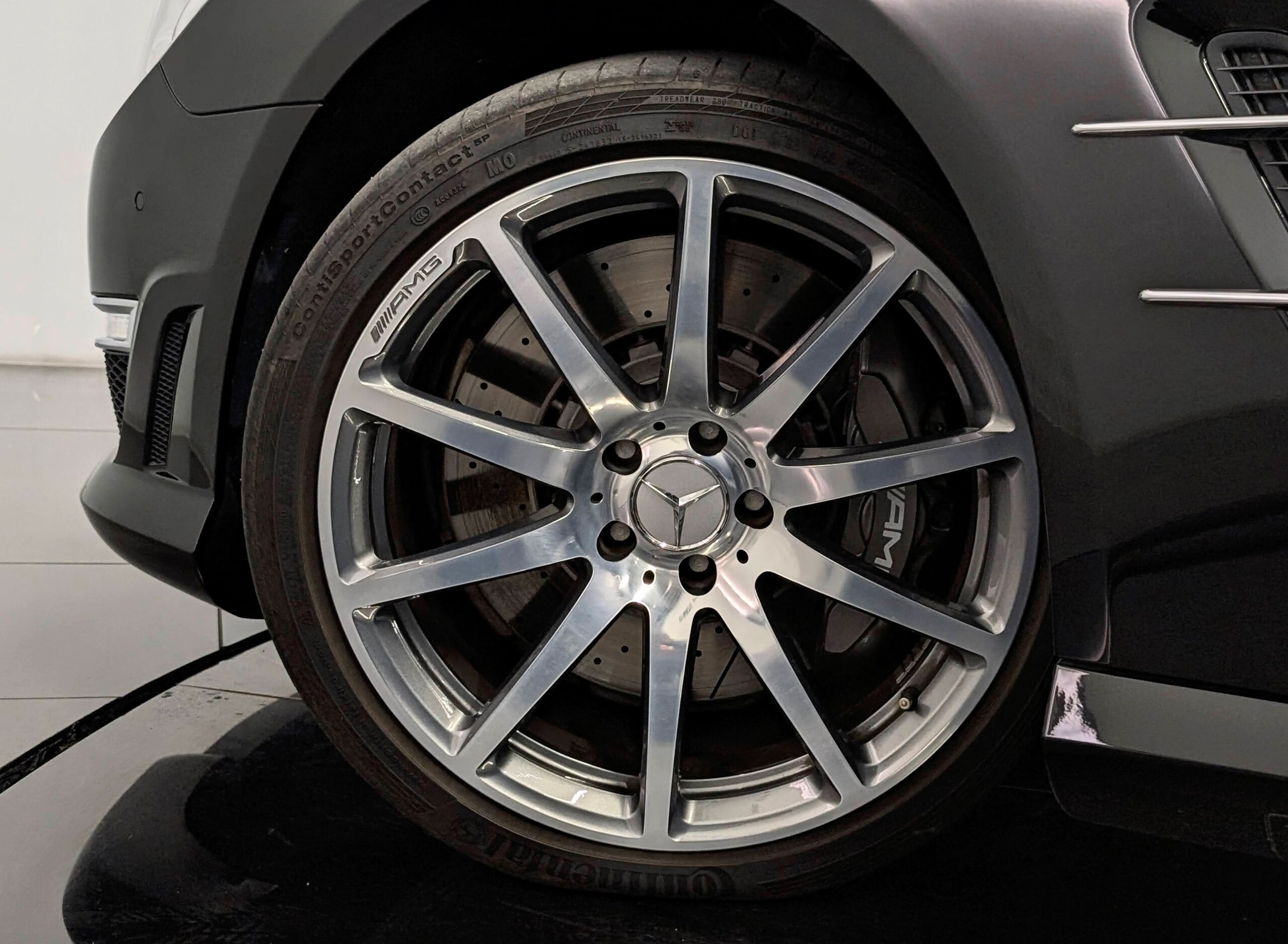 Mercedes Benz SL65 AMG (photo: 22)