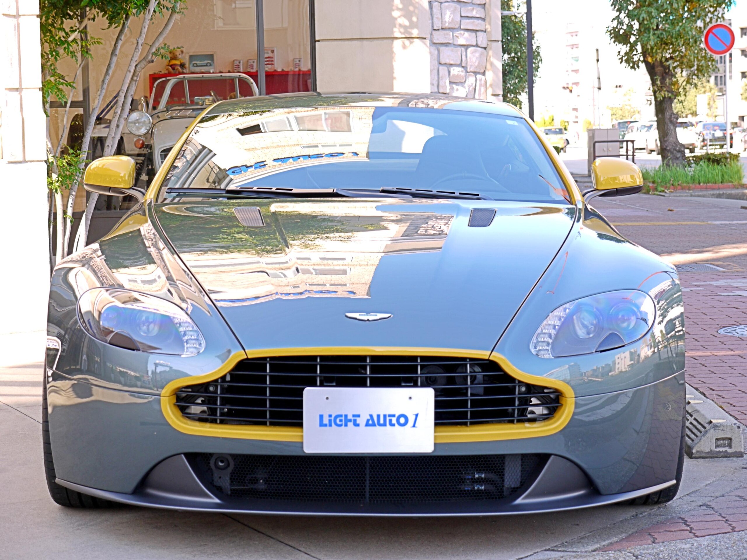 Aston Martin V8 Vantage N430 (photo: 1)