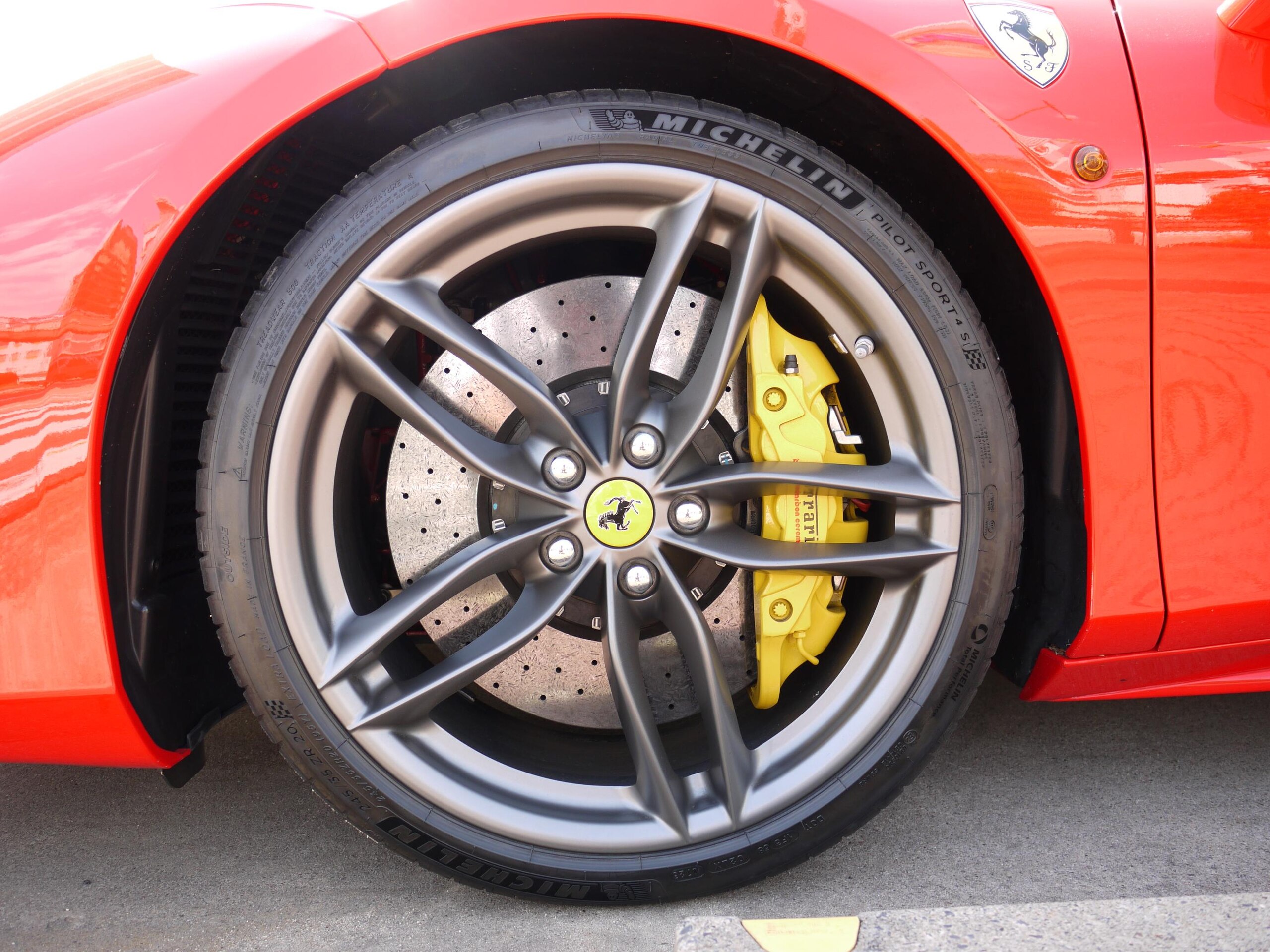 Ferrari 488GTB (photo: 8)