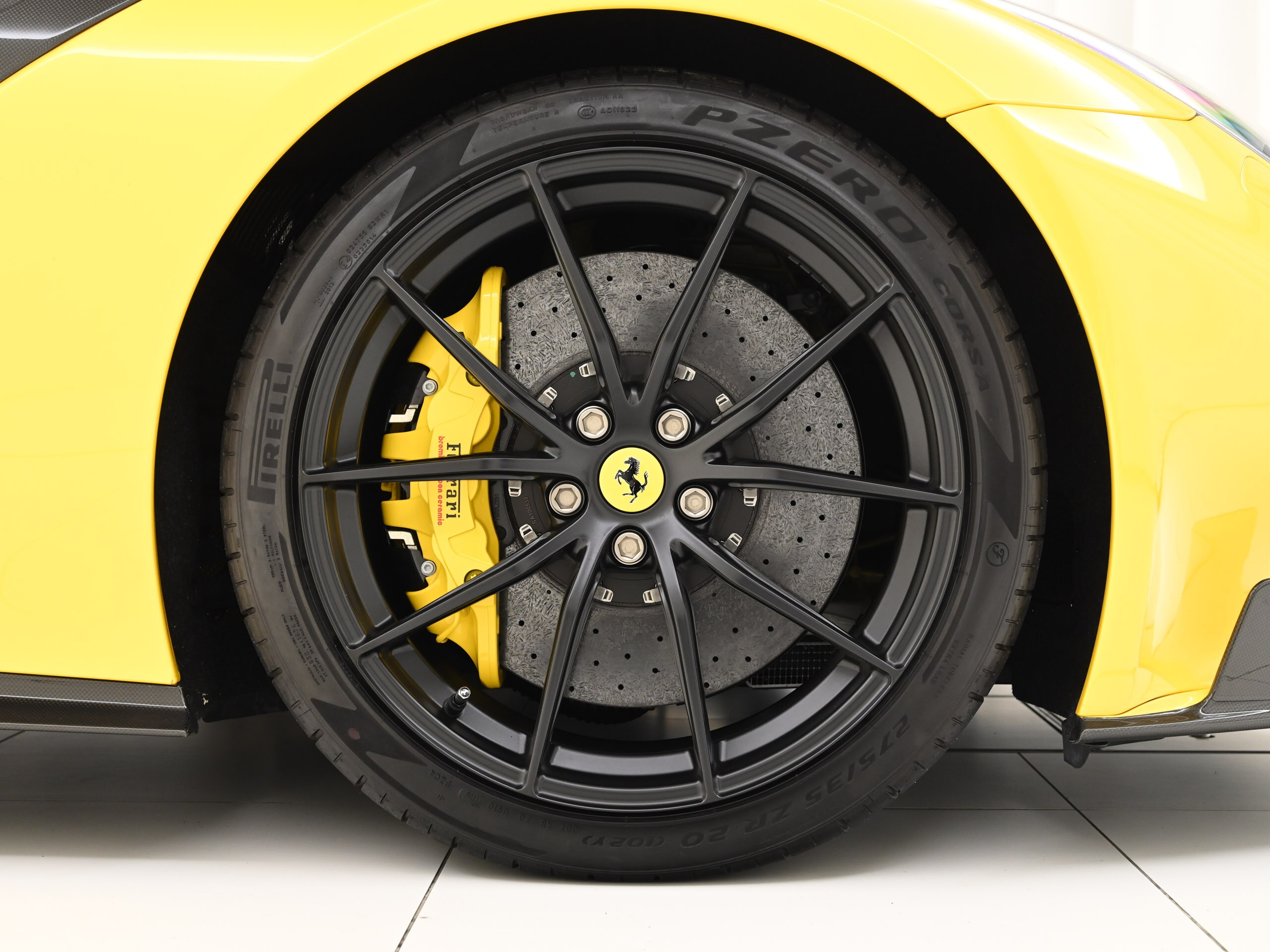 Ferrari F12tdf (photo: 14)
