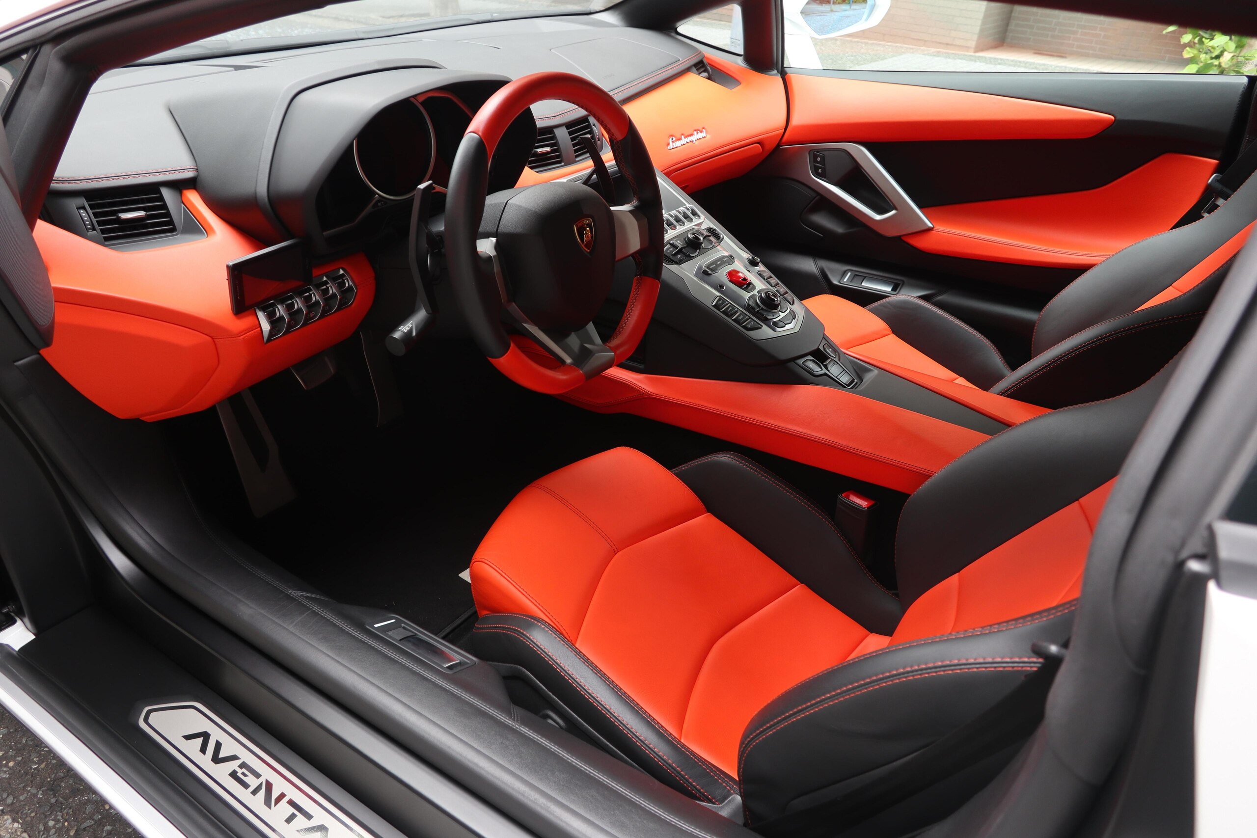 Lamborghini Aventador LP700-4 (photo: 5)