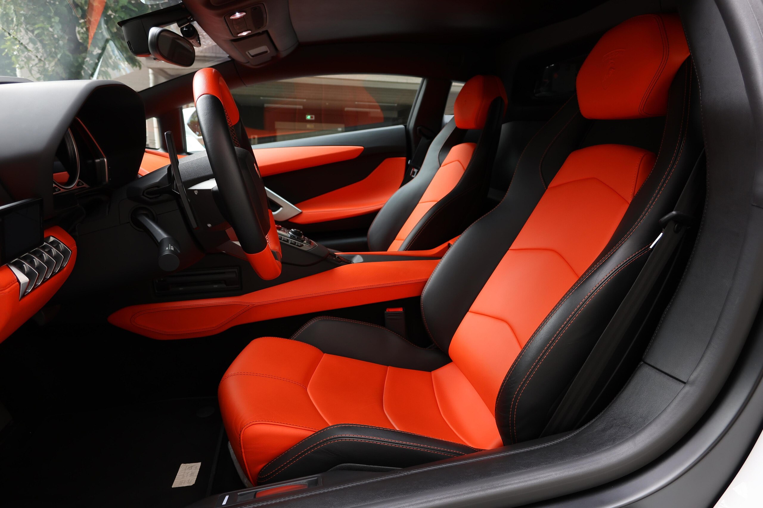 Lamborghini Aventador LP700-4 (photo: 6)