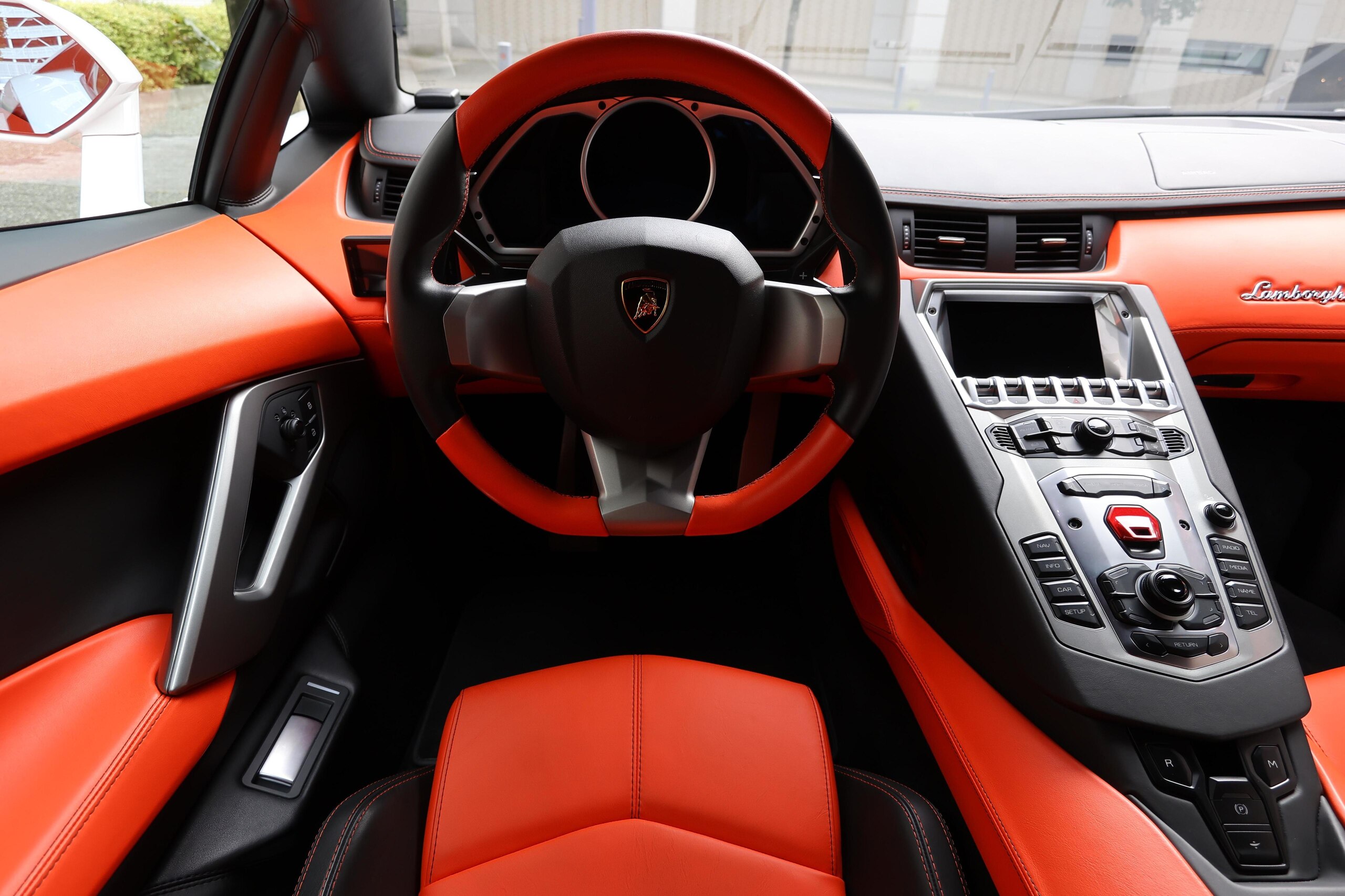 Lamborghini Aventador LP700-4 (photo: 7)