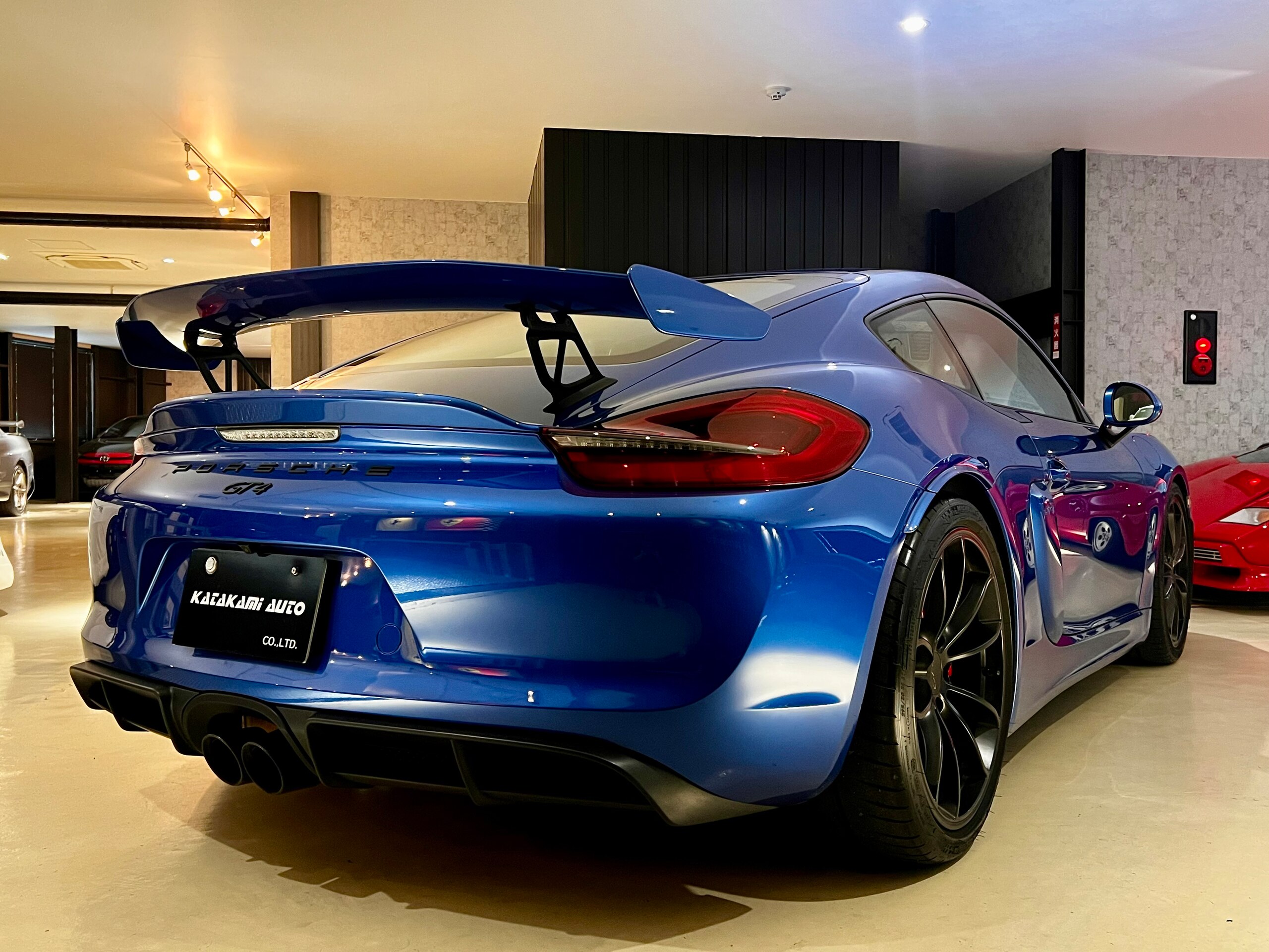 Porsche Cayman GT4 (photo: 4)