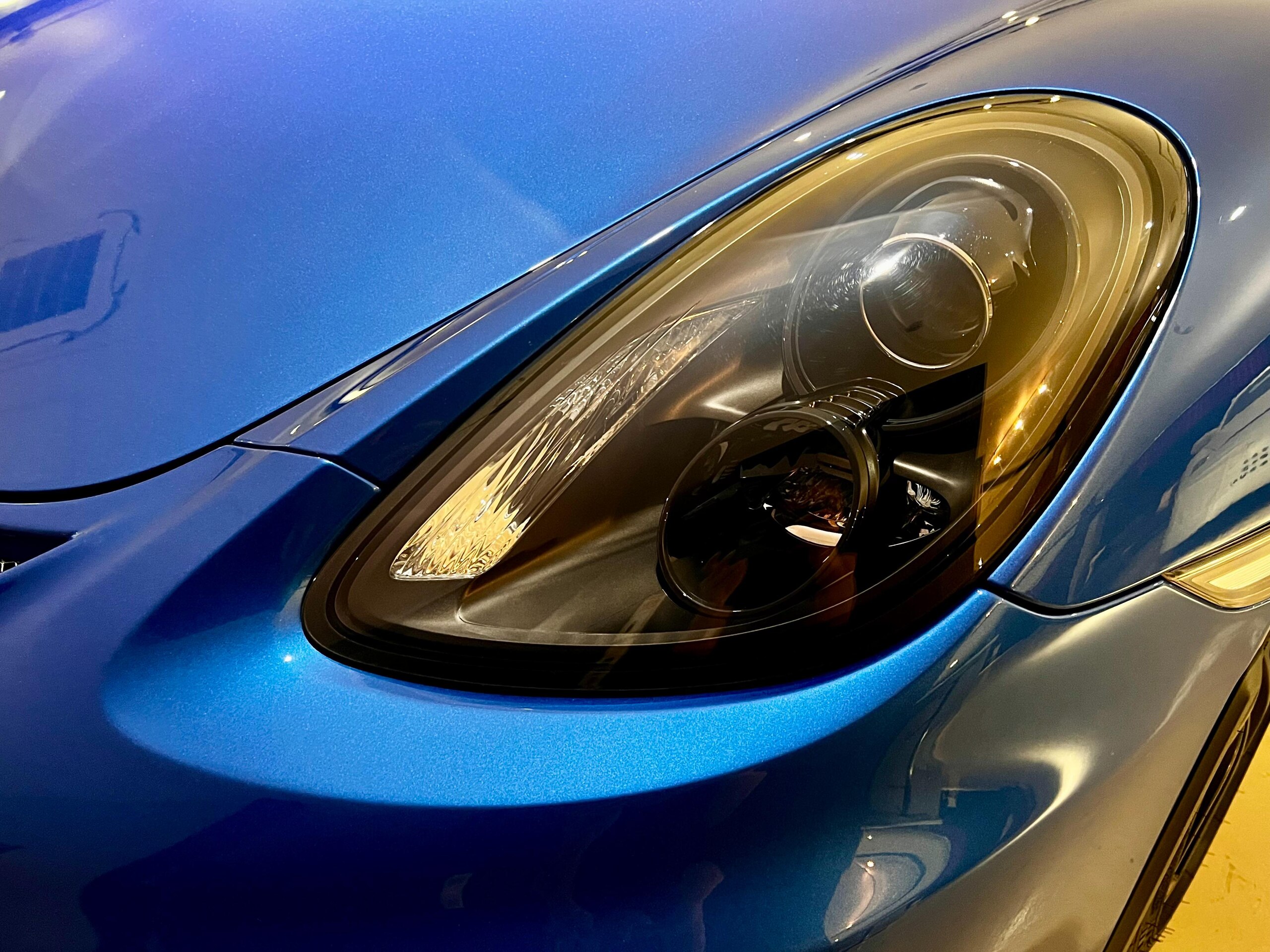 Porsche Cayman GT4 (photo: 6)