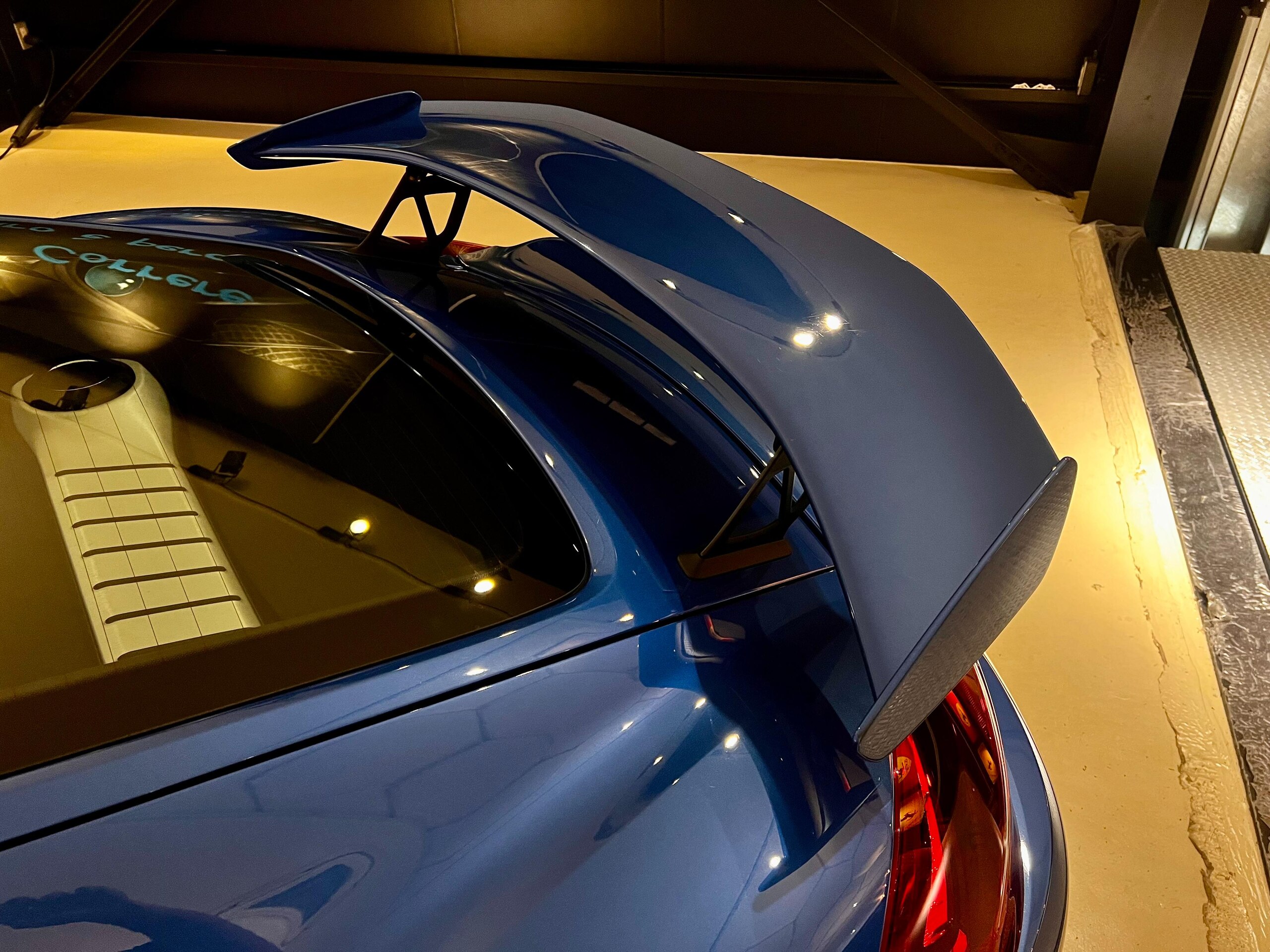 Porsche Cayman GT4 (photo: 8)