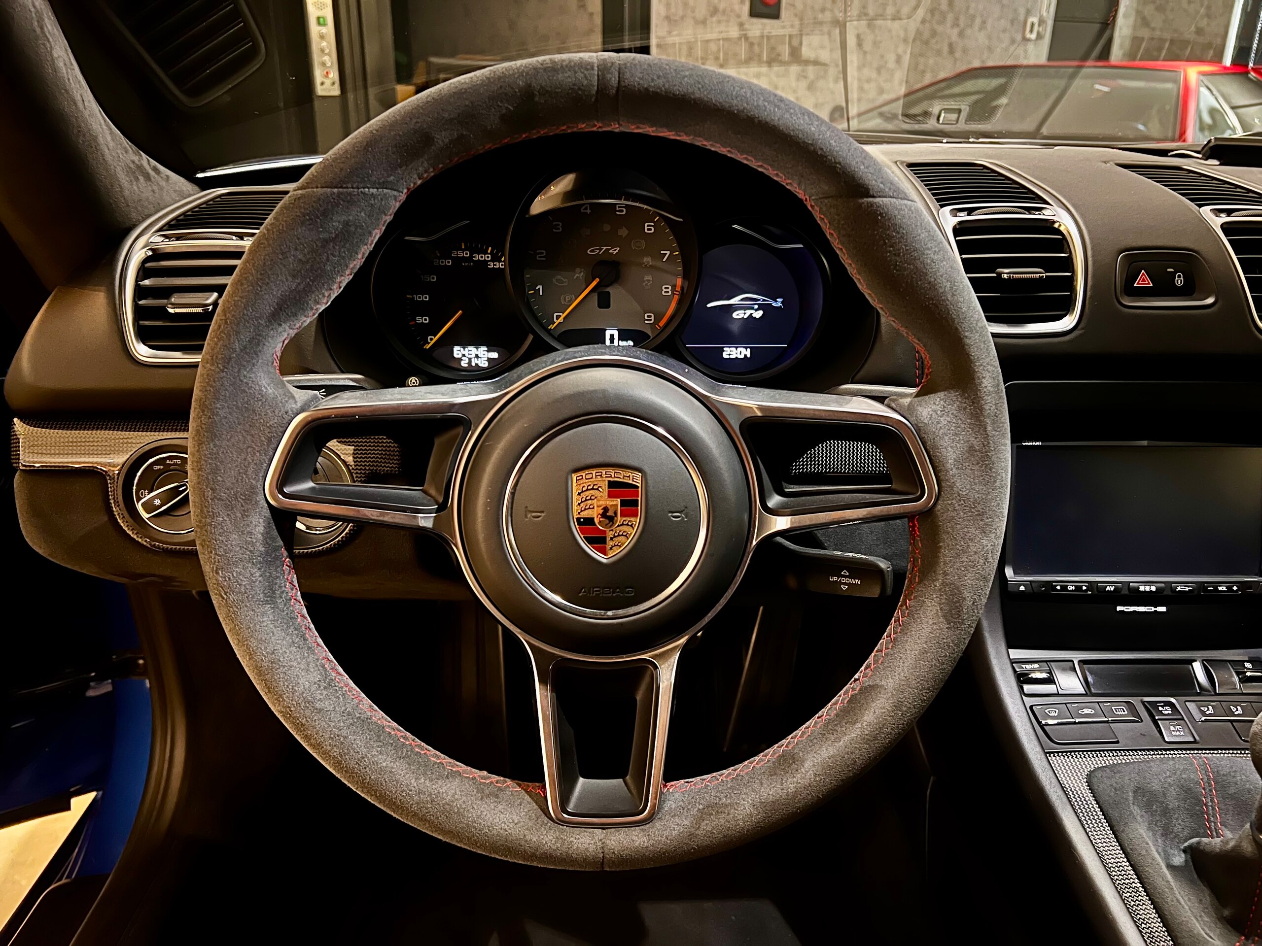 Porsche Cayman GT4 (photo: 15)